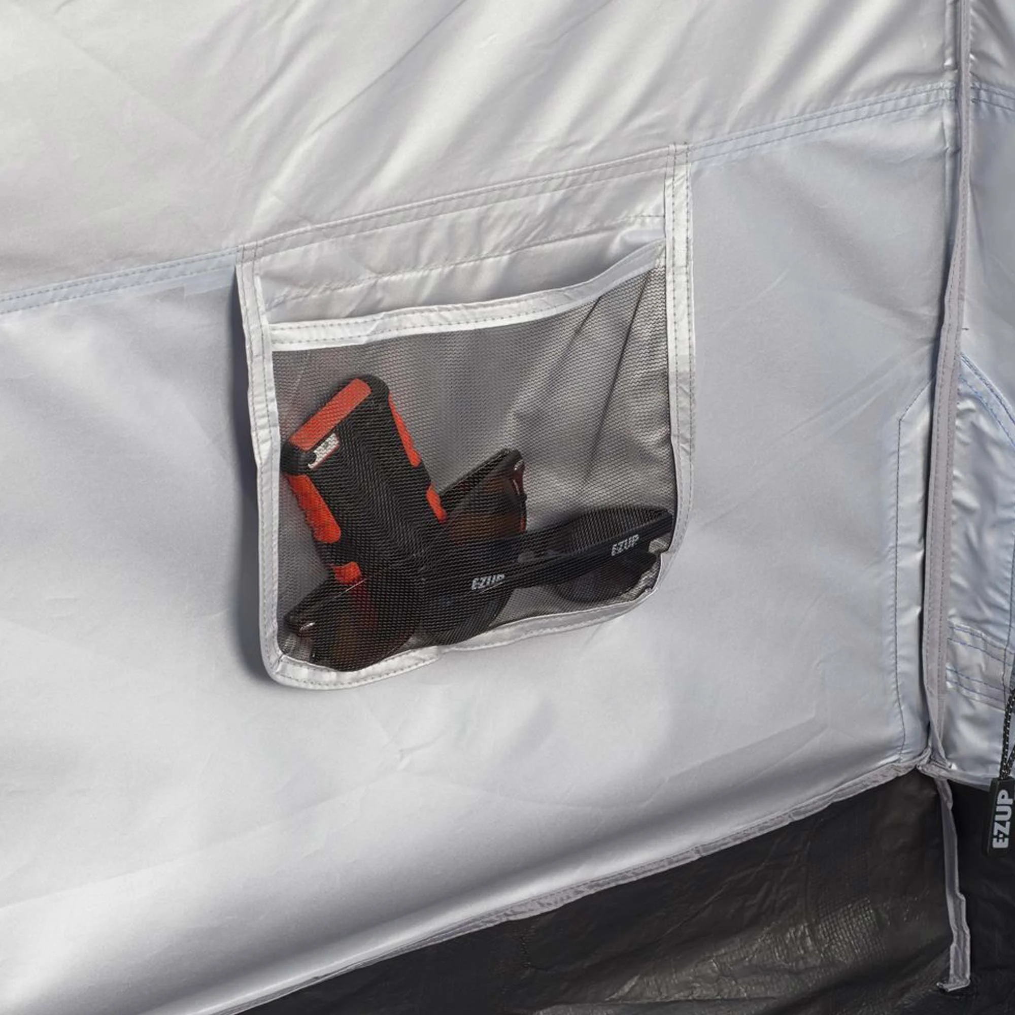 E-Z UP® Camping Cube™ 5.4, Angle