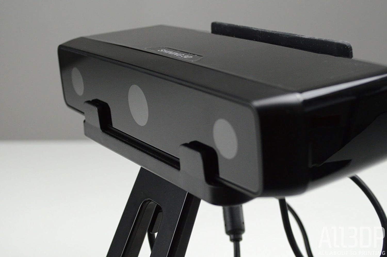 2021 White Light Desktop 3D Scanner, Fixed/Auto Scan Mode, Choose SE (0.1mm Accuracy, 8s Scan Speed, 700mm Cubic Max Scan Volume)