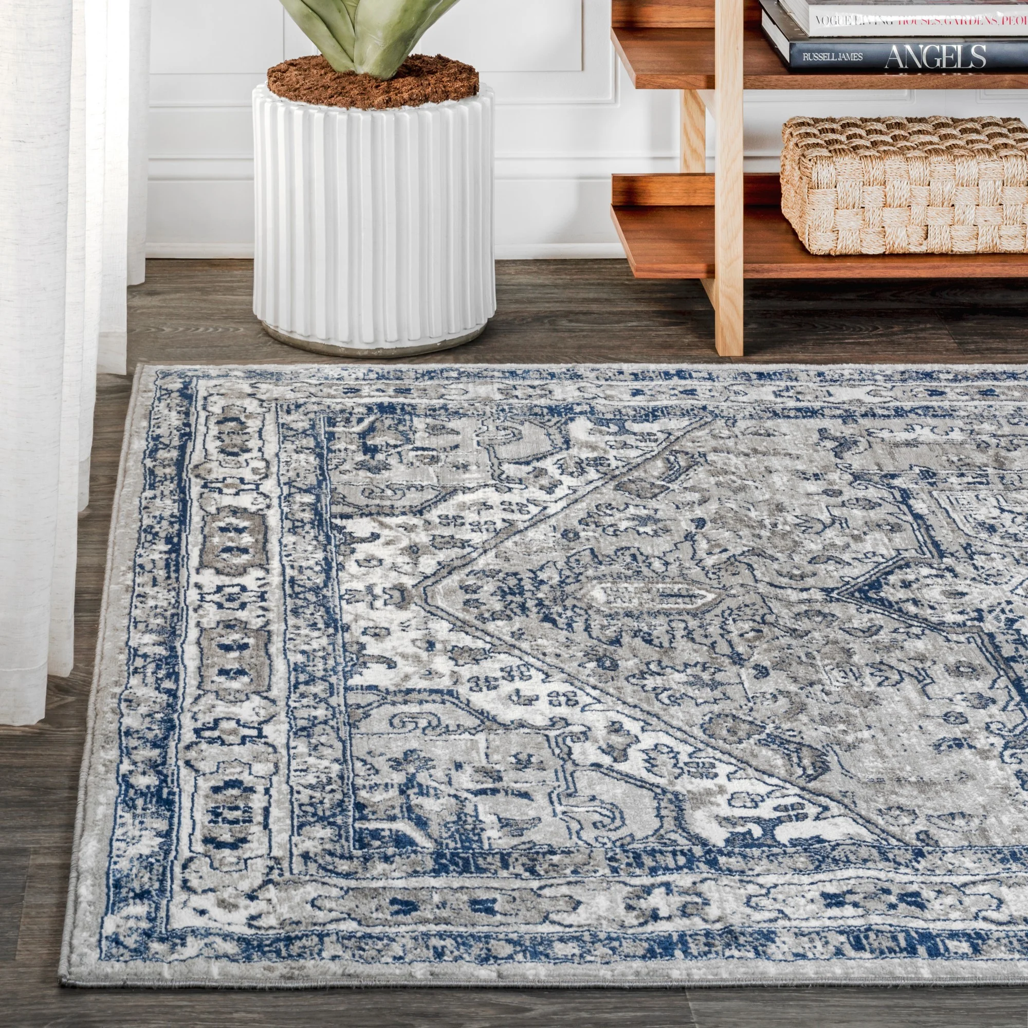 Modern Vintage Medallion Light Grey/Navy 4 ft. x 6 ft. Area Rug