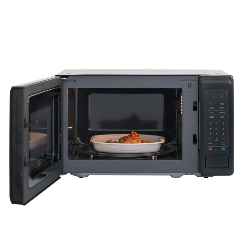 Magic Chef 0.7 Cu. ft. Countertop Microwave (Black with Gray Cavity)