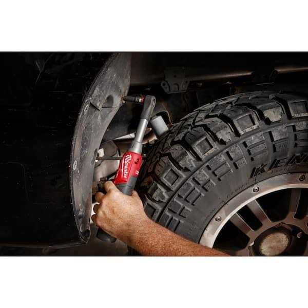 Milwaukee M12 FUEL 3/8 in. Extended Reach High Speed Cordless Ratchet w/M12 M12 HO 2.5 Ah