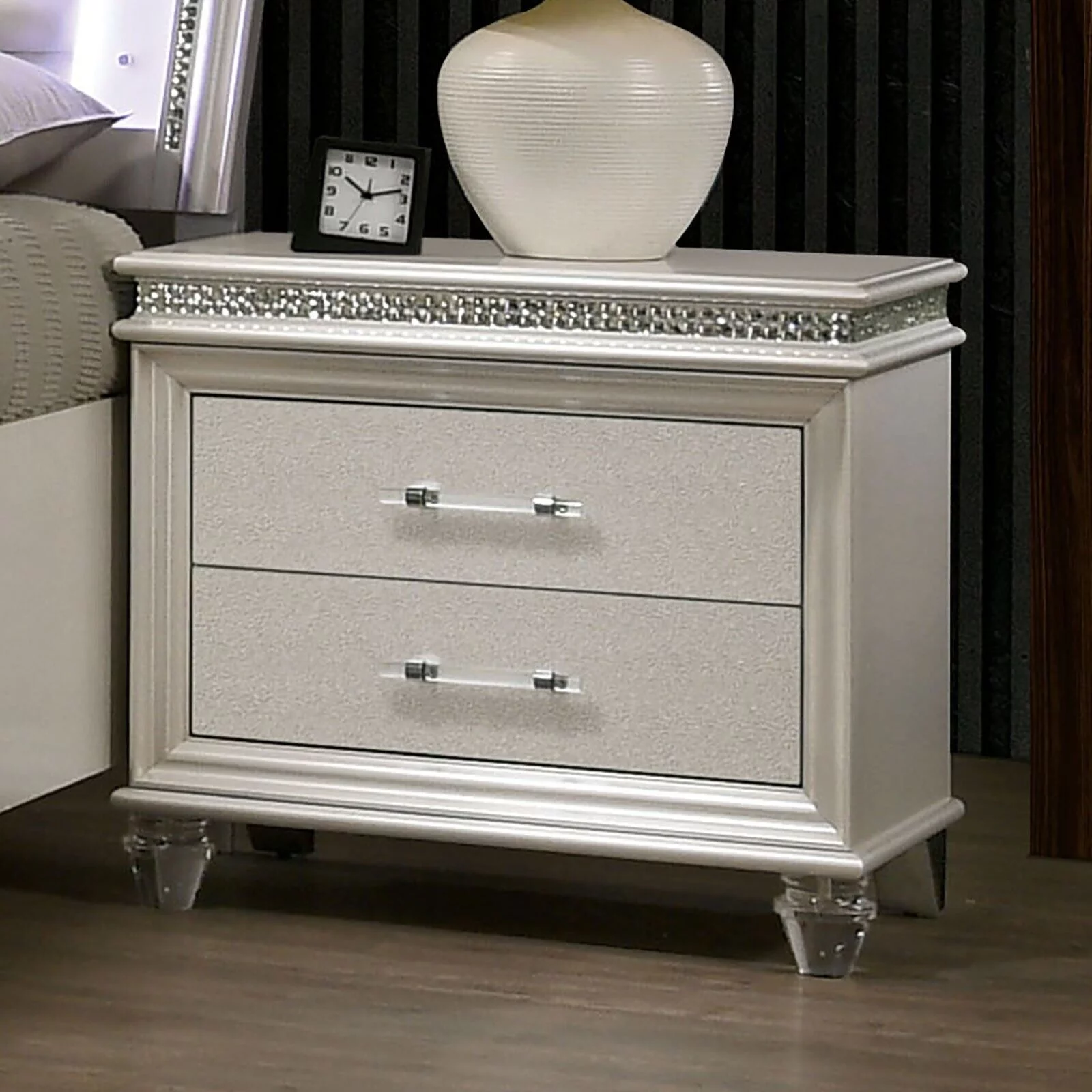 Antique Contemporary Pearl White 4pc Bedroom Queen Size Bed Set Dresser Mirror Nightstand Bedroom Furniture Padded HB LED