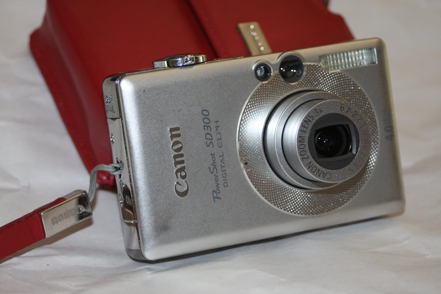 Canon Powershot SD300 4MP Digital Elph Camera with 3x Optical Zoom