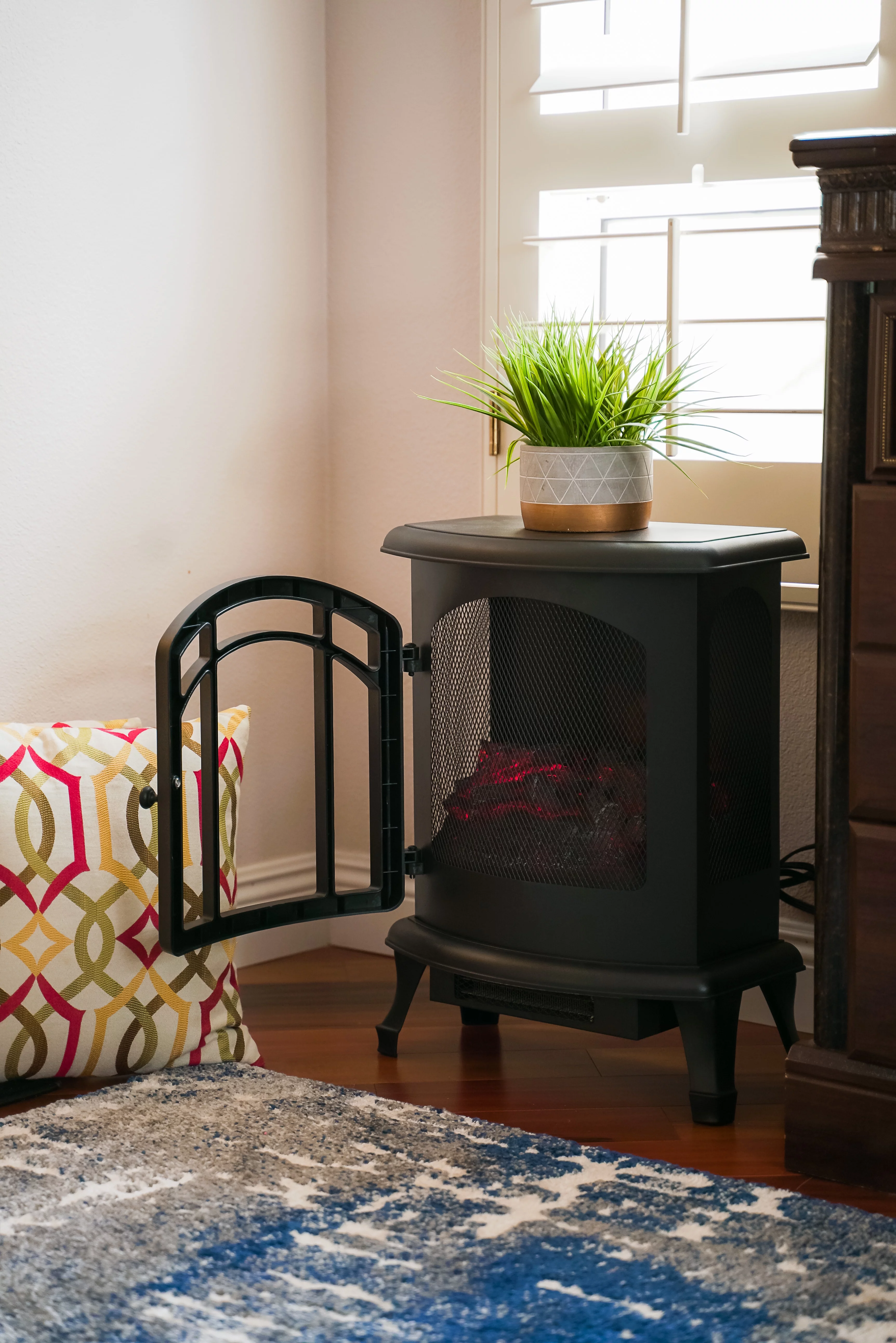 XBrand Free Standing Portable High/Low Heat Wired Fire Stove with Manual Control and LED Flame Effect, 24 Inch Tall, Black