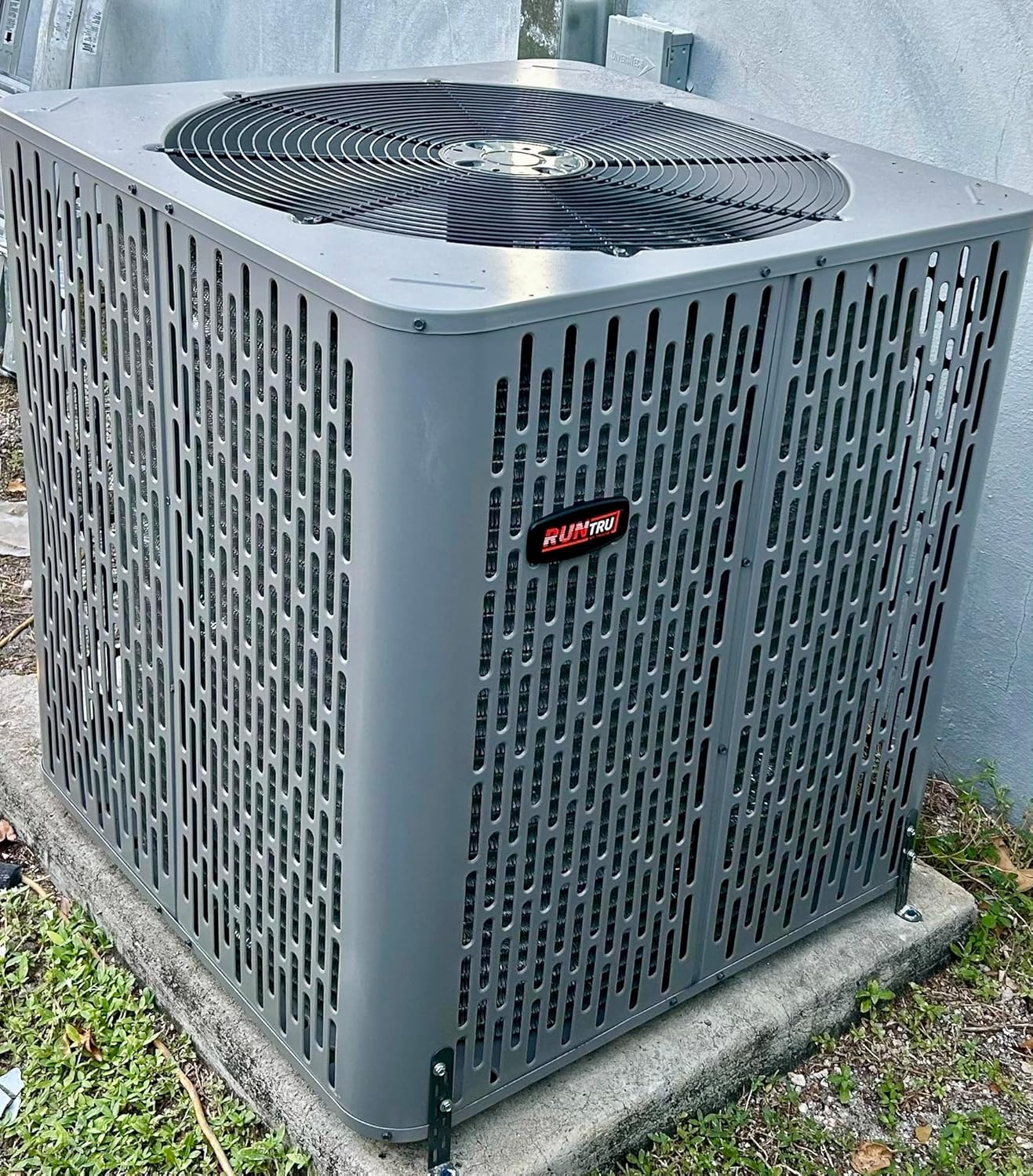 Air conditioner 3 ton run tru by trane