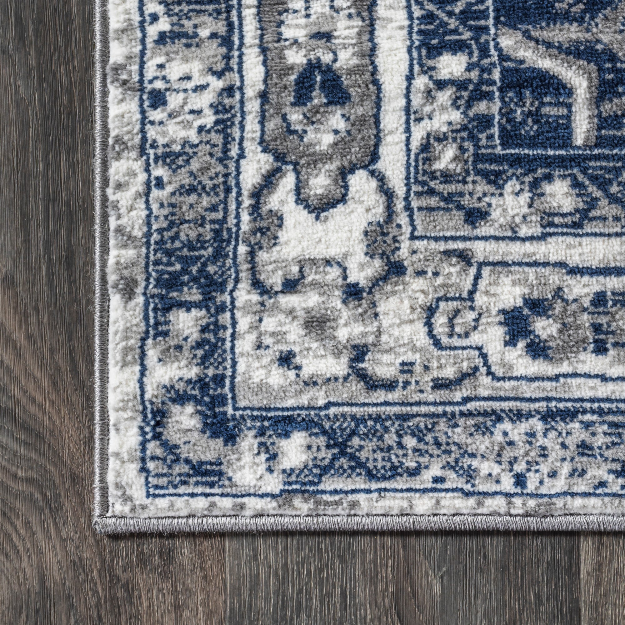 Modern Vintage Medallion Light Grey/Navy 4 ft. x 6 ft. Area Rug