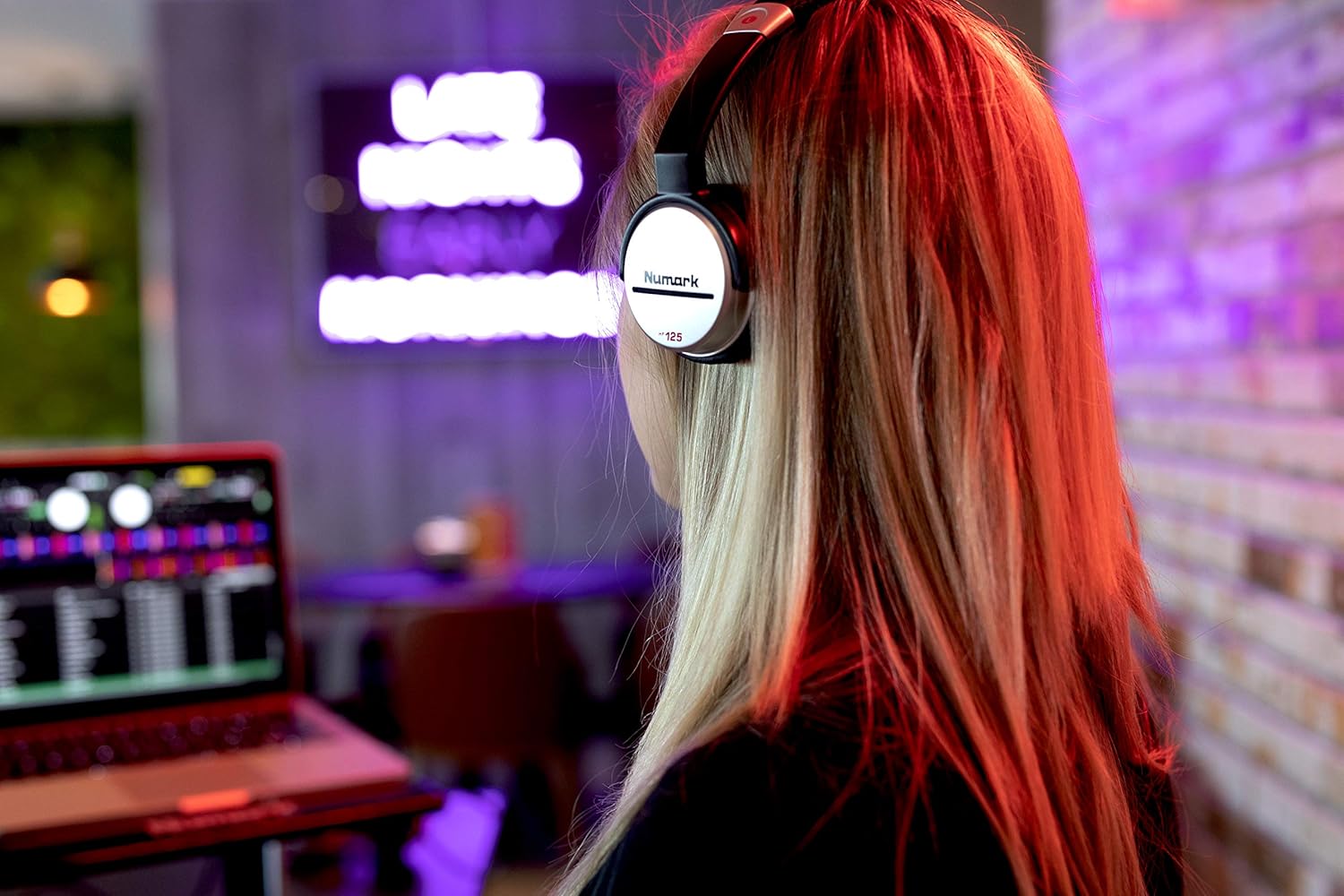 Beginner DJ Set - Numark DJ Controller and DJ Headphones plus M-Audio DJ Monitor Speakers with Serato DJ Lite and Party Lights
