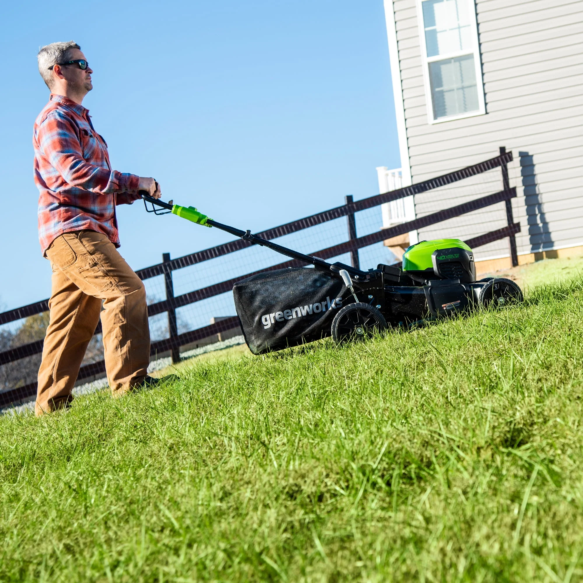 Greenworks 21 40V Self-Propelled Lawn Mower with 5.0 Ah Battery & Charger 2516402