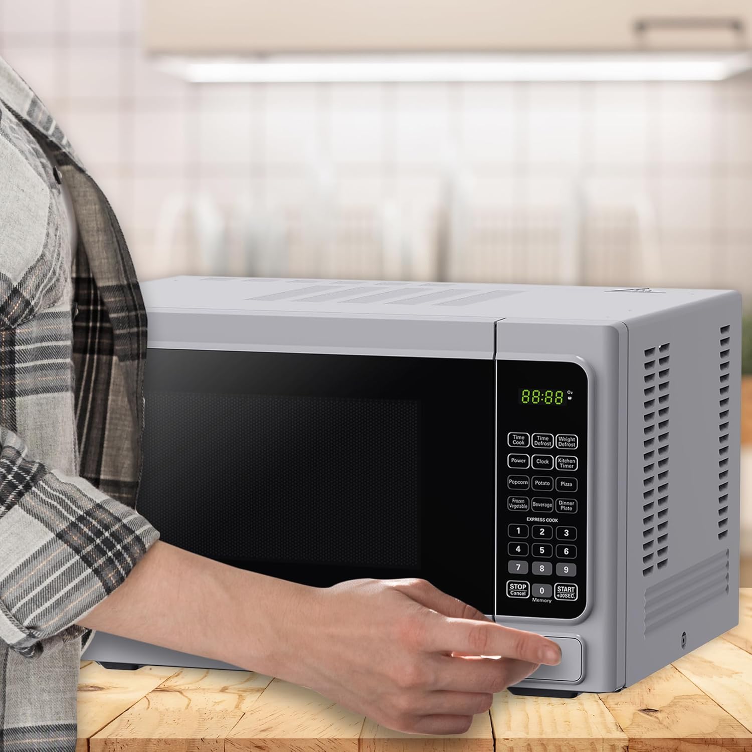 Black+Decker Compact 1000 Watt LED Display Countertop Small Microwave Oven with Turntable, Digital Controls, 6 Cooking Modes, White