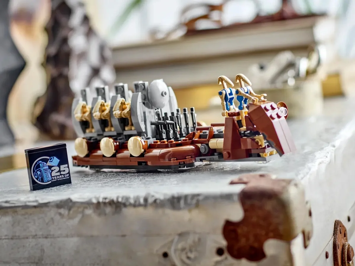 LEGO Star Wars 25th Anniversary 40686: Trade Federation Troop Carrier Buildable Model - Celebrate The Phantom Menace with 8 Figures and Iconic Rack Feature!