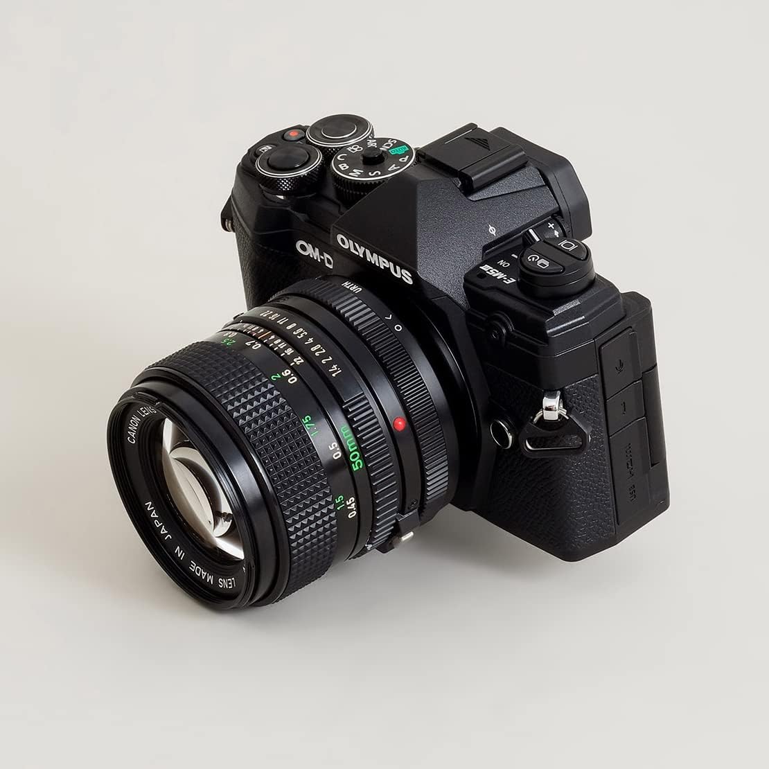 Urth Lens Mount Adapter: Compatible with Olympus OM Lens to Micro Four Thirds (M4/3) Camera Body