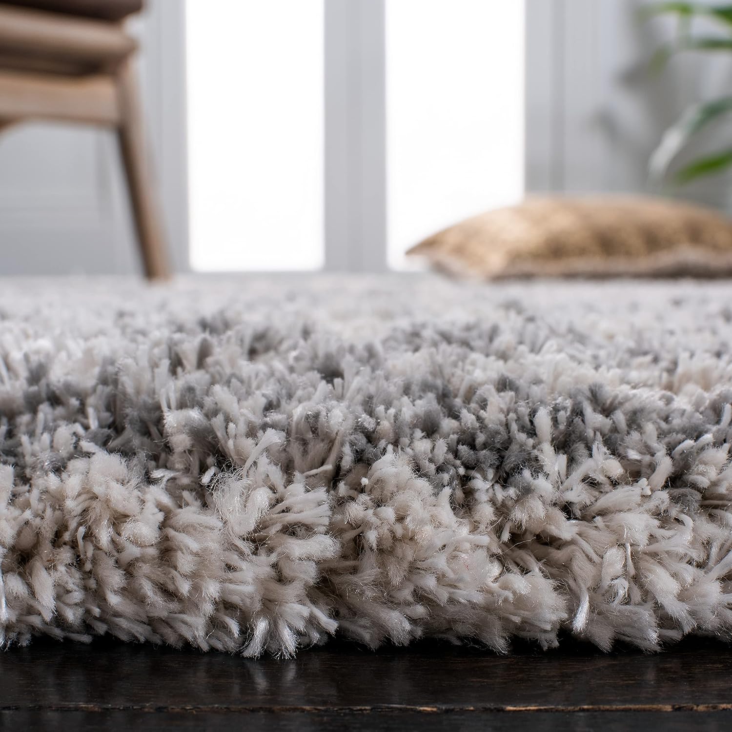 SAFAVIEH Iceland Shag Collection Area Rug - 6' x 9', Ivory & Grey, Modern Design, Non-Shedding & Easy Care, 2.6-inch Thick Ideal for High Traffic Areas in Living Room, Bedroom (ISG511A)