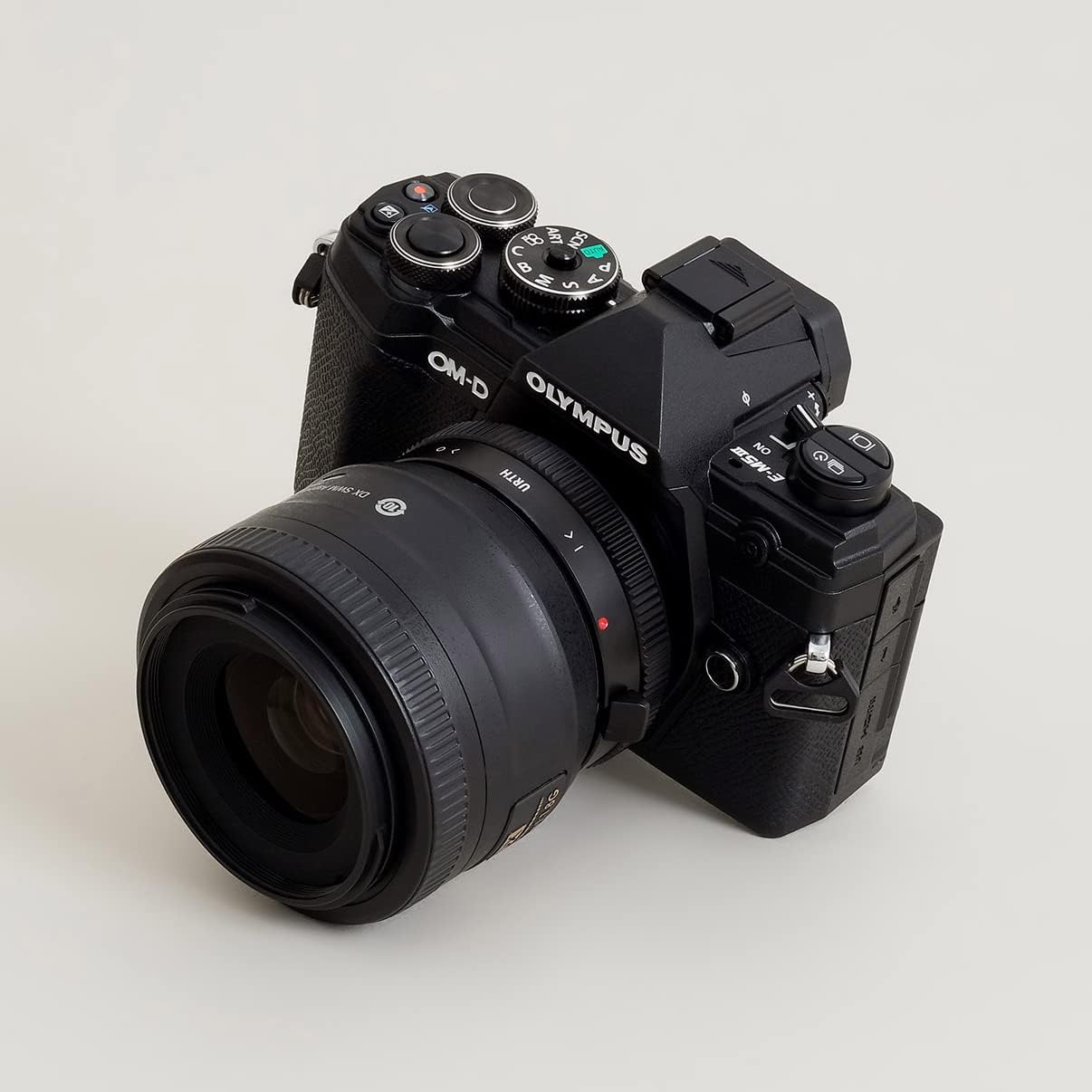 Urth Lens Mount Adapter: Compatible with Olympus OM Lens to Micro Four Thirds (M4/3) Camera Body