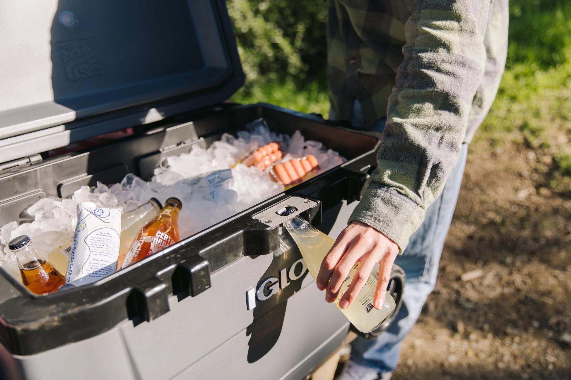 Igloo Overland 72 Quart Ice Chest Cooler with Wheels, Gray (31" x 18" x18)