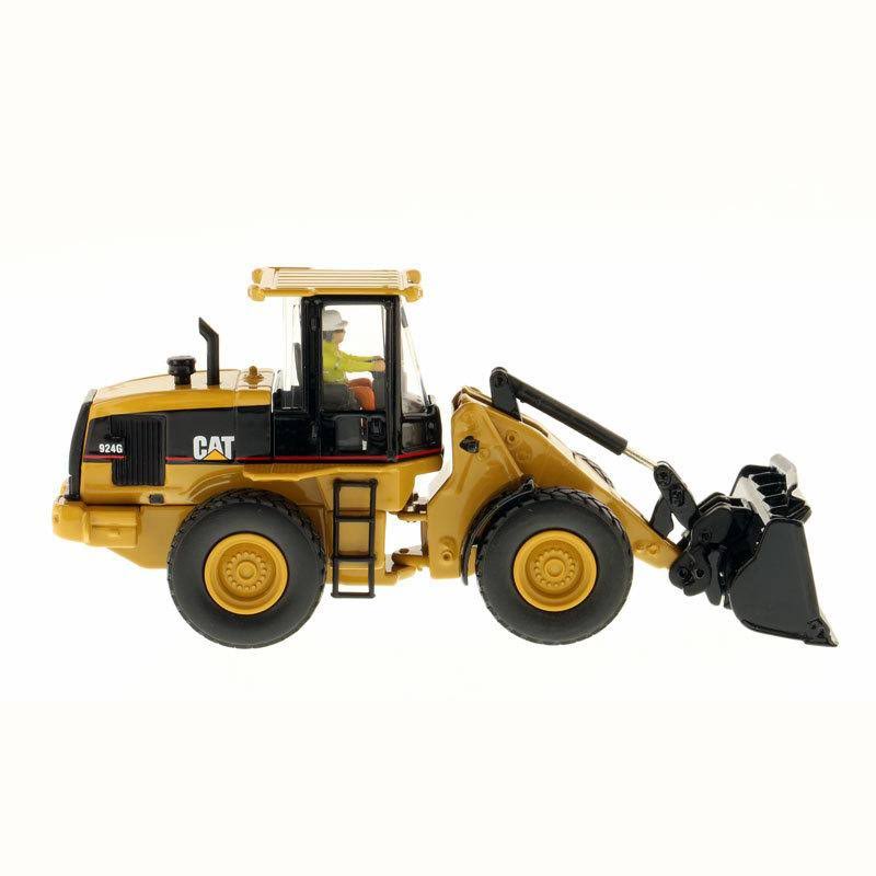 Cat Caterpillar 924G VersaLink Wheel Loader with Work Tools Core Classics Series with Operator 1/50 by Diecast Masters