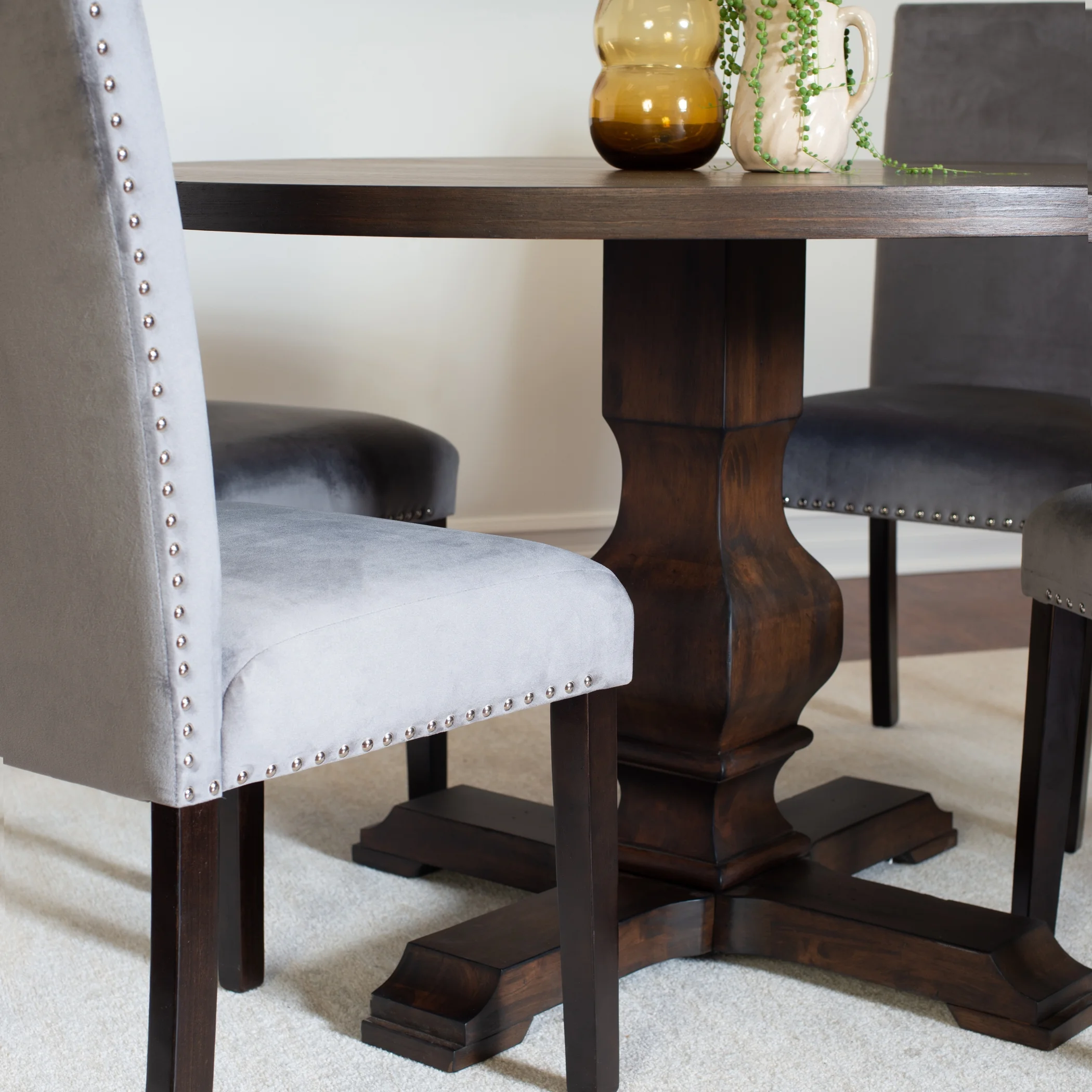 Roundhill Furniture Fordsville 5-piece Dining Set, Pedestal Round Table with 4 Stylish Chairs, Gray