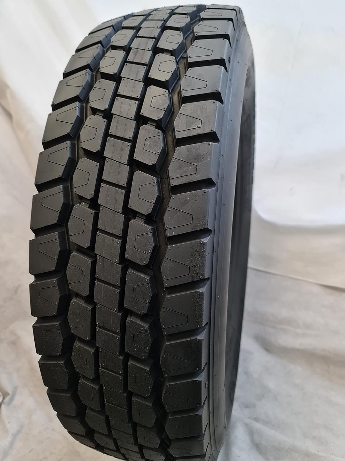(1-TIRE) 245/70R19.5 R60 Drive ROAD CREW Tires G/14 Ply