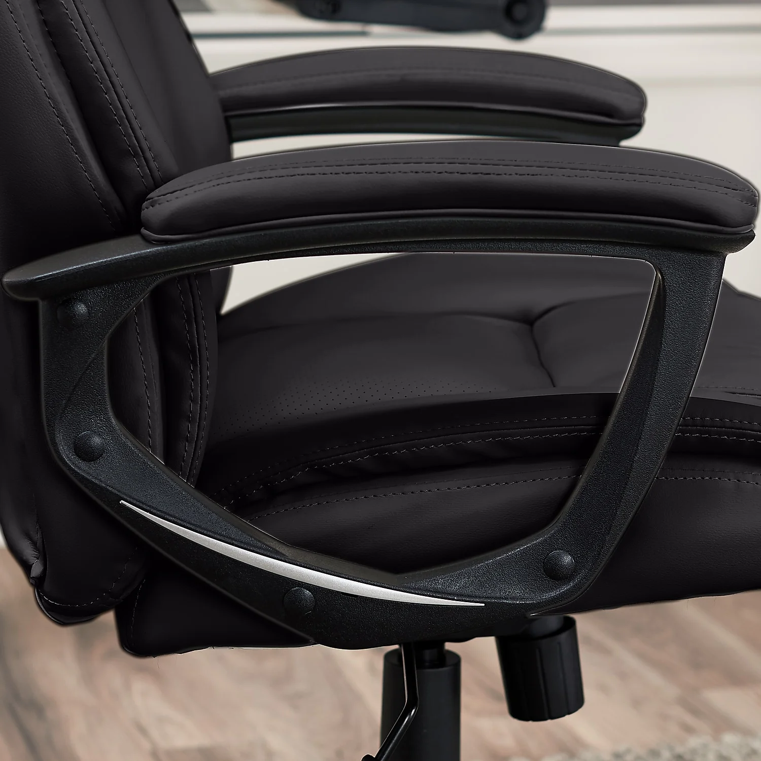 Serta Bonded Leather Executive Chair Black (CHR200097) 43672OSS