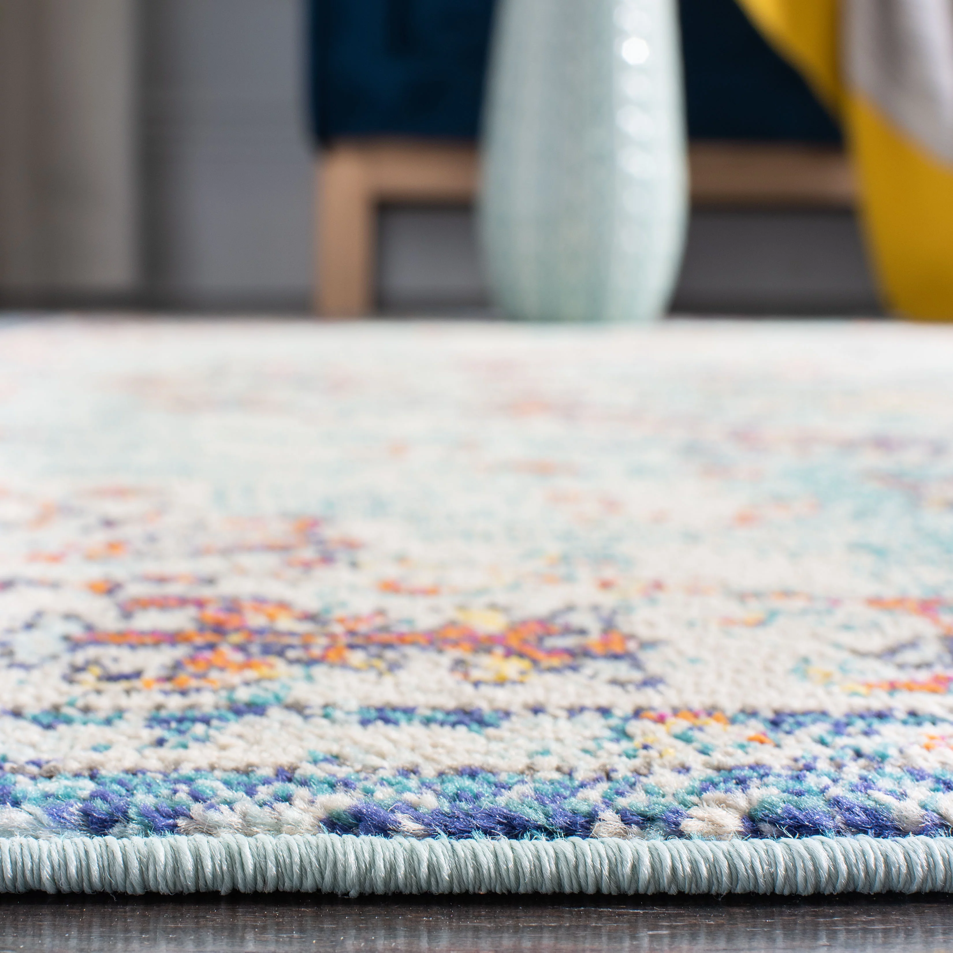 SAFAVIEH Madison Joandra Vintage Floral Area Rug, Navy/Light Blue, 11' x 11' Round