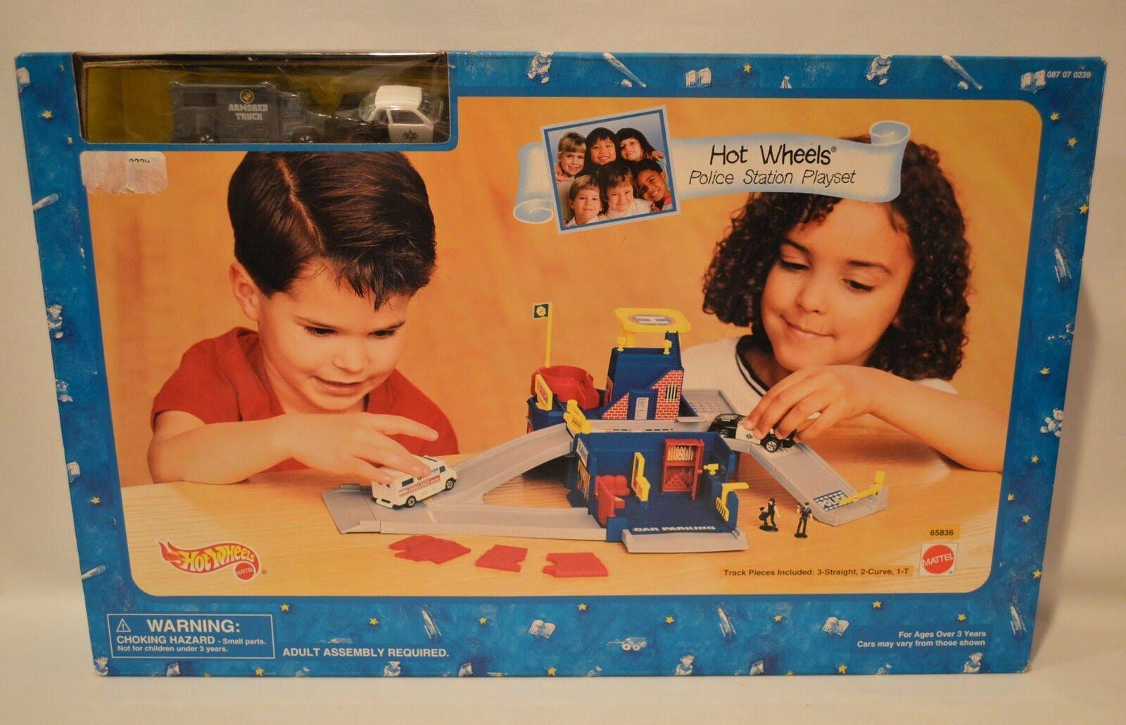 Hot Wheels Police Station Portable Playset 65836 Sealed Box with 2 Cars Vintage