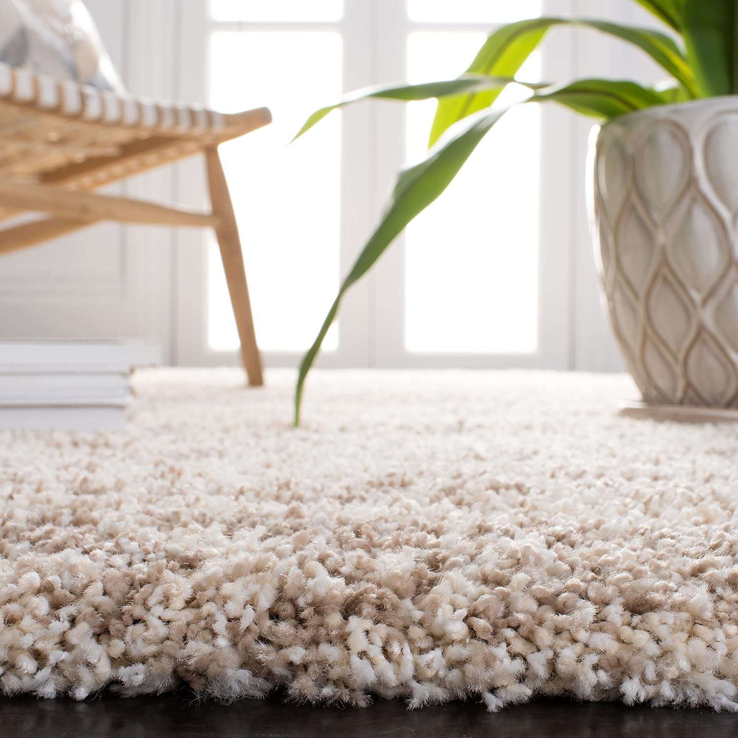 SAFAVIEH Hudson Shag Collection Area Rug - 5'3" x 7'6", Ivory & Beige, Modern Design, Non-Shedding & Easy Care, 2-inch Thick Ideal for High Traffic Areas in Living Room, Bedroom (SGH206B)