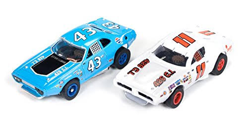 Auto World 16& Richard Petty vs. Buddy Baker Slot Car Race Set