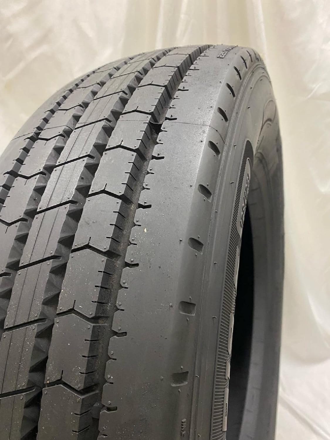 215/75R17.5 (1-TIRE) 135/133L ROAD CREW 16 Ply R60 Steer All Position 21575175