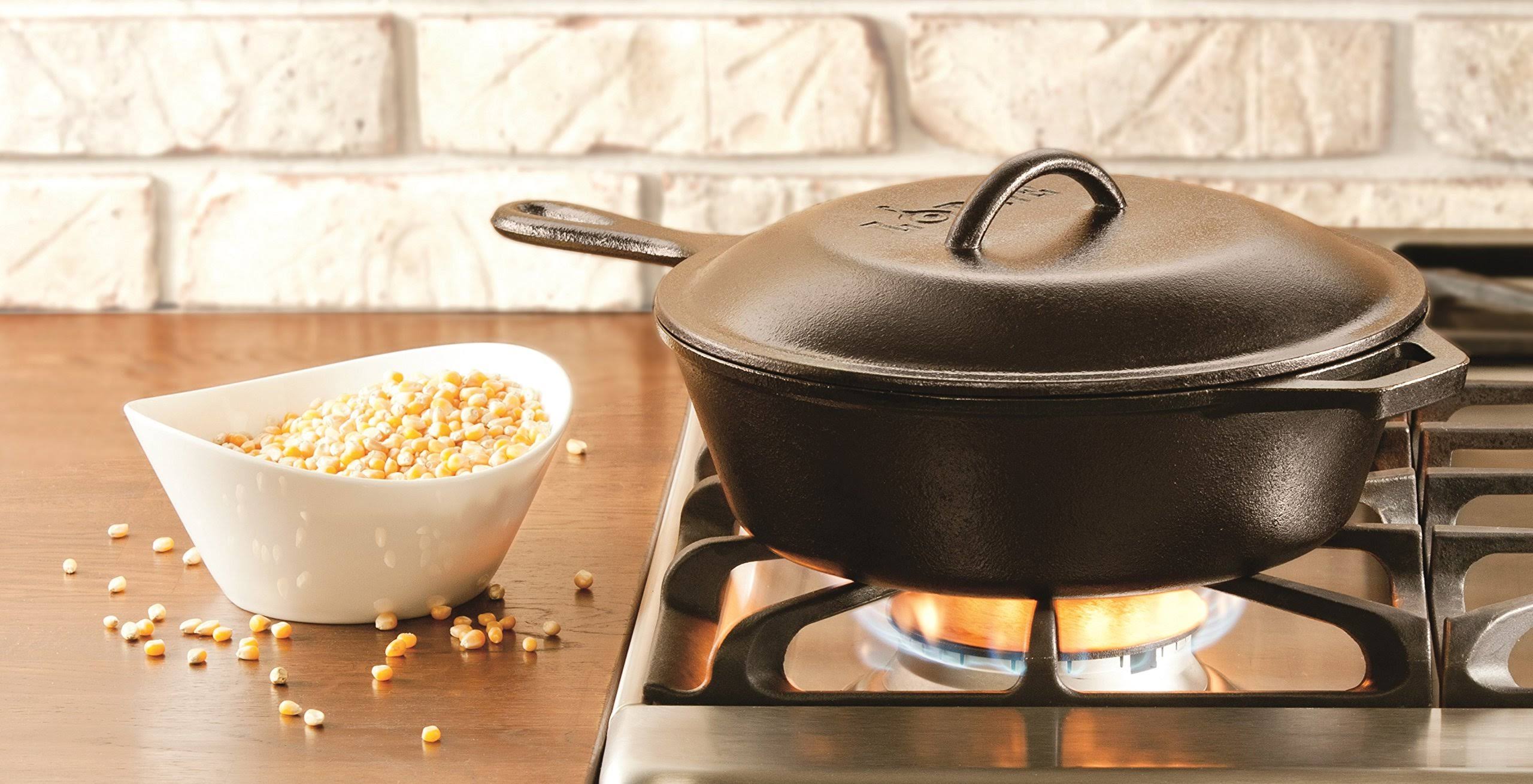 Lodge L8CF3 Cast Iron Covered Chicken Fryer Pre-Seasoned 3-Quart Black