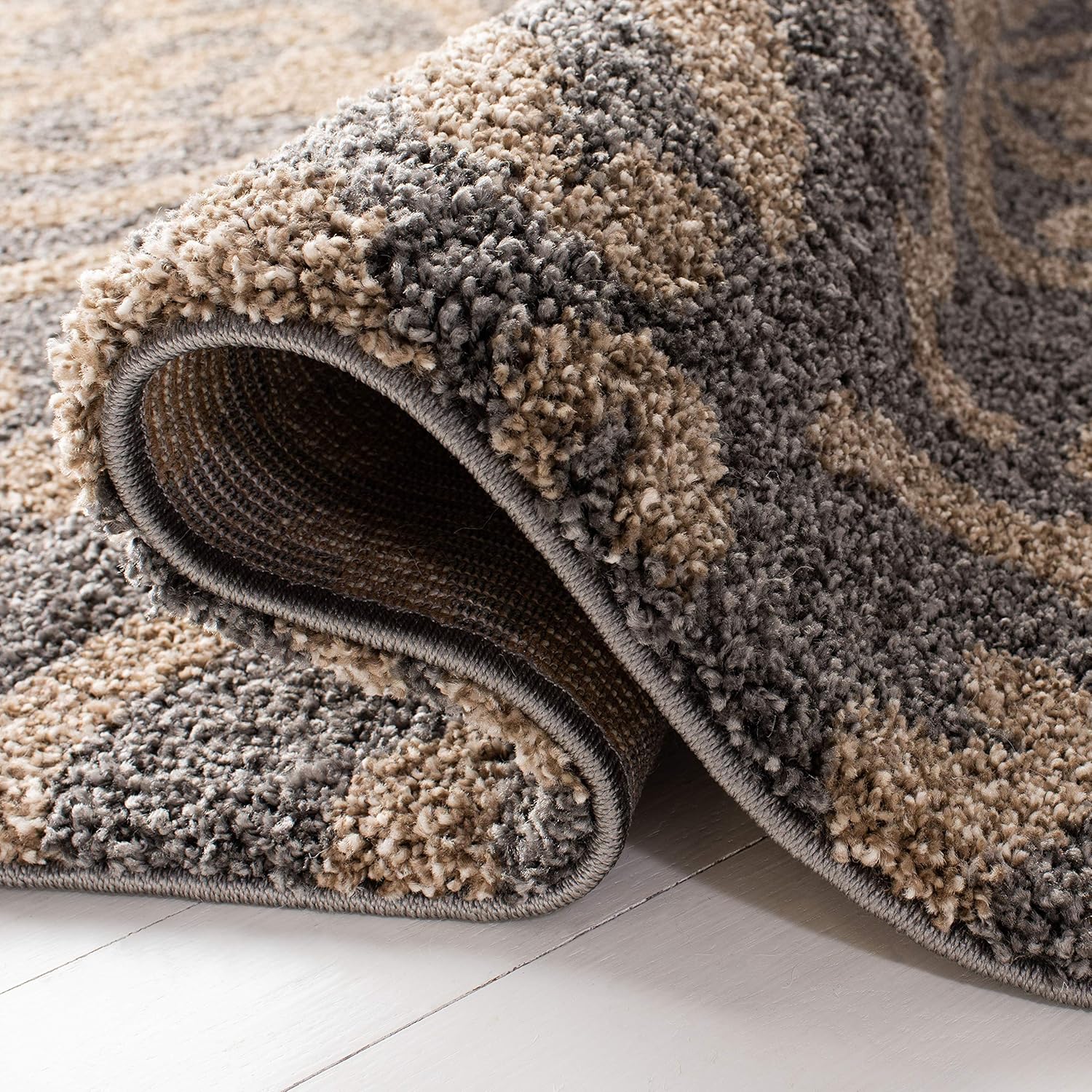 SAFAVIEH Florida Shag Collection Area Rug - 5'3" x 7'6", Grey & Beige, Damask Design, Non-Shedding & Easy Care, 1.2-inch Thick Ideal for High Traffic Areas in Living Room, Bedroom (SG462-8013)