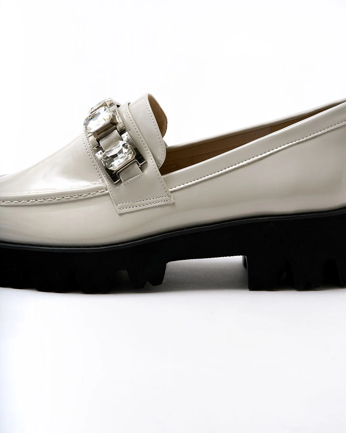 [24SS] Emma Francis Track Sole Beaded Loafers