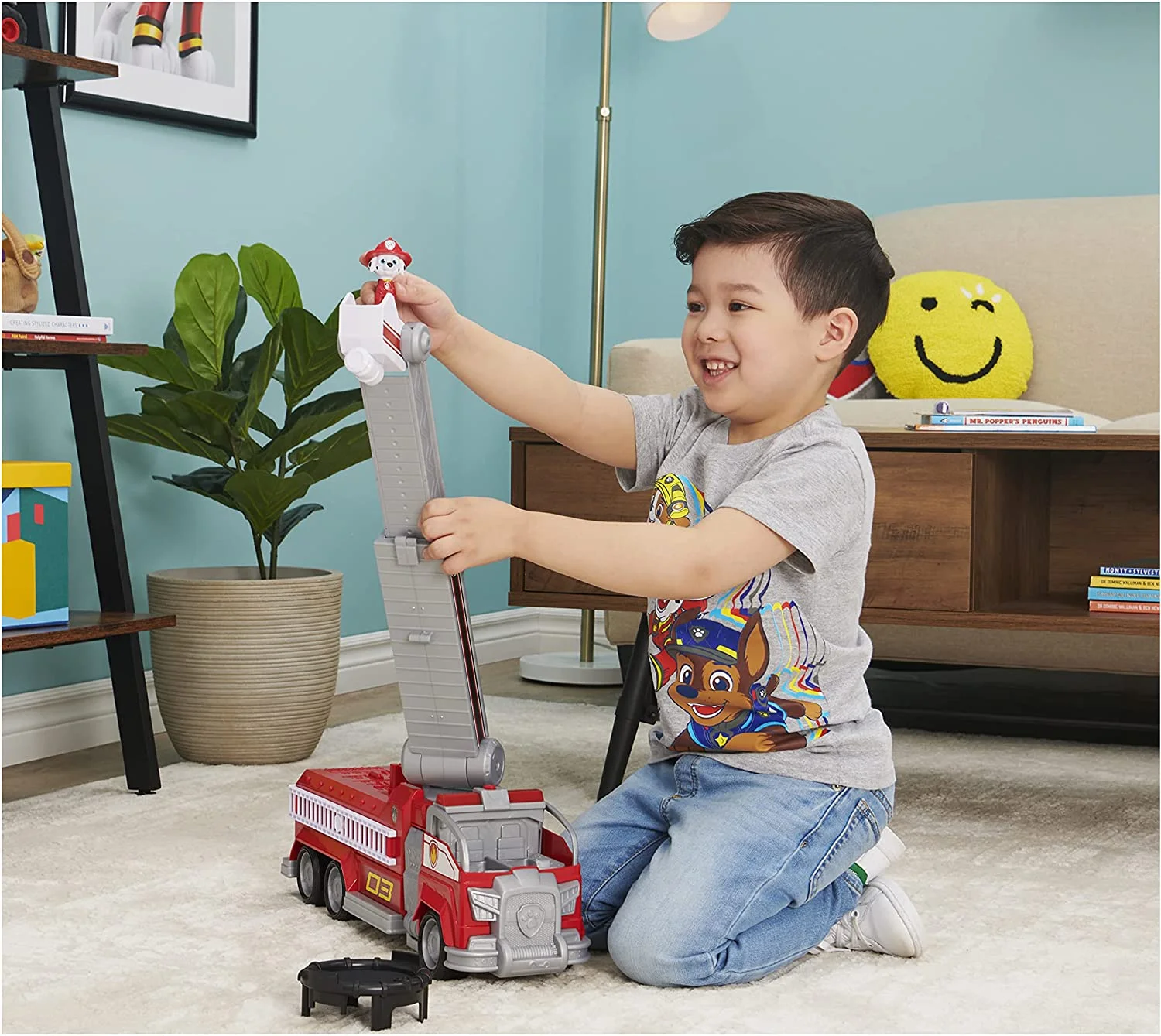 PAW Patrol, Marshalls Transforming Movie City Fire Truck with Extending Ladder, Lights, Sounds and Action Figure, Kids Toys for Ages 3 and up