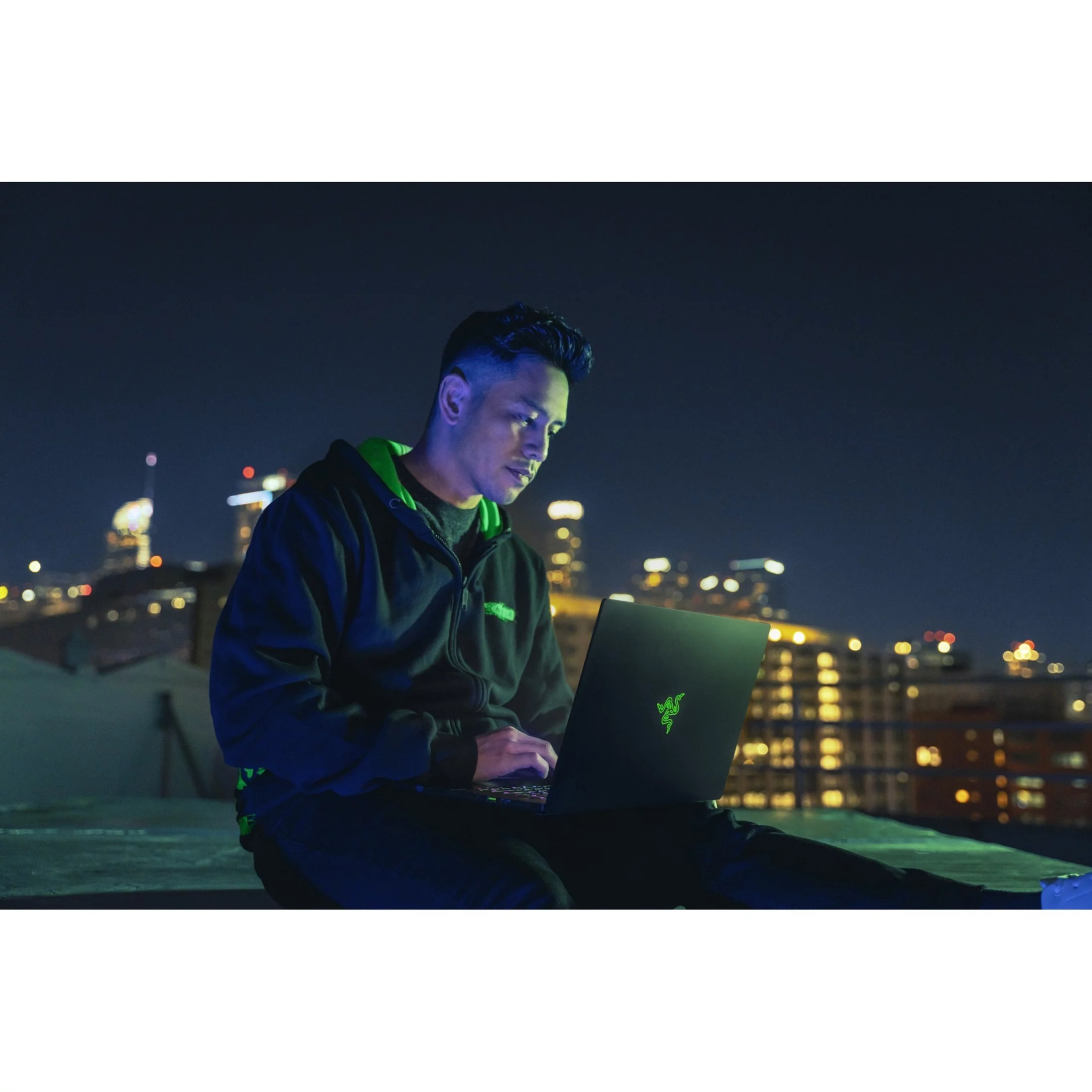 Razer Blade 15 Advanced Edition 15.6" 4K UHD Gaming Laptop, Intel Core i9 i9-12900H, NVIDIA GeForce RTX 3080 Ti 16 GB, 1TB SSD, Windows 11 Home