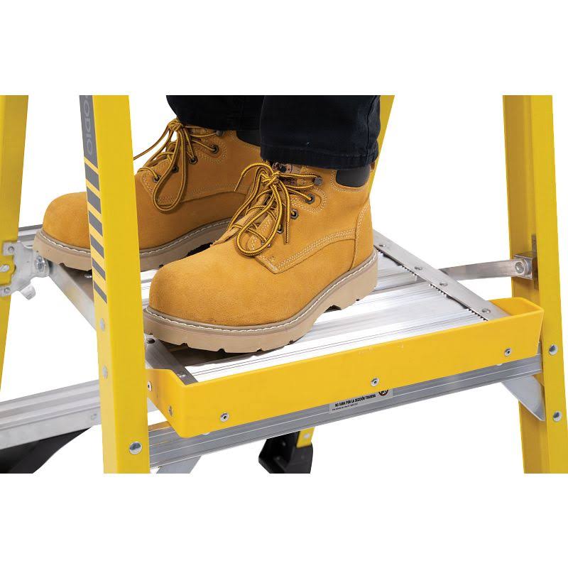 Werner PD7305 | 5 ft Fiberglass Podium Ladder / Type IAA 375 lb Rating