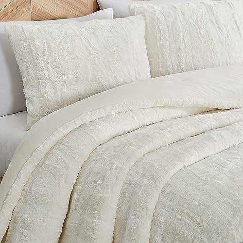UGG 13711 Alondra Full-Queen 3-Piece Comforter Set Soft Cozy Bedding Faux Fur Comforter and Two Pillow Shams Luxury Blanket Set for Bedroom Accents, Full/Queen, Snow