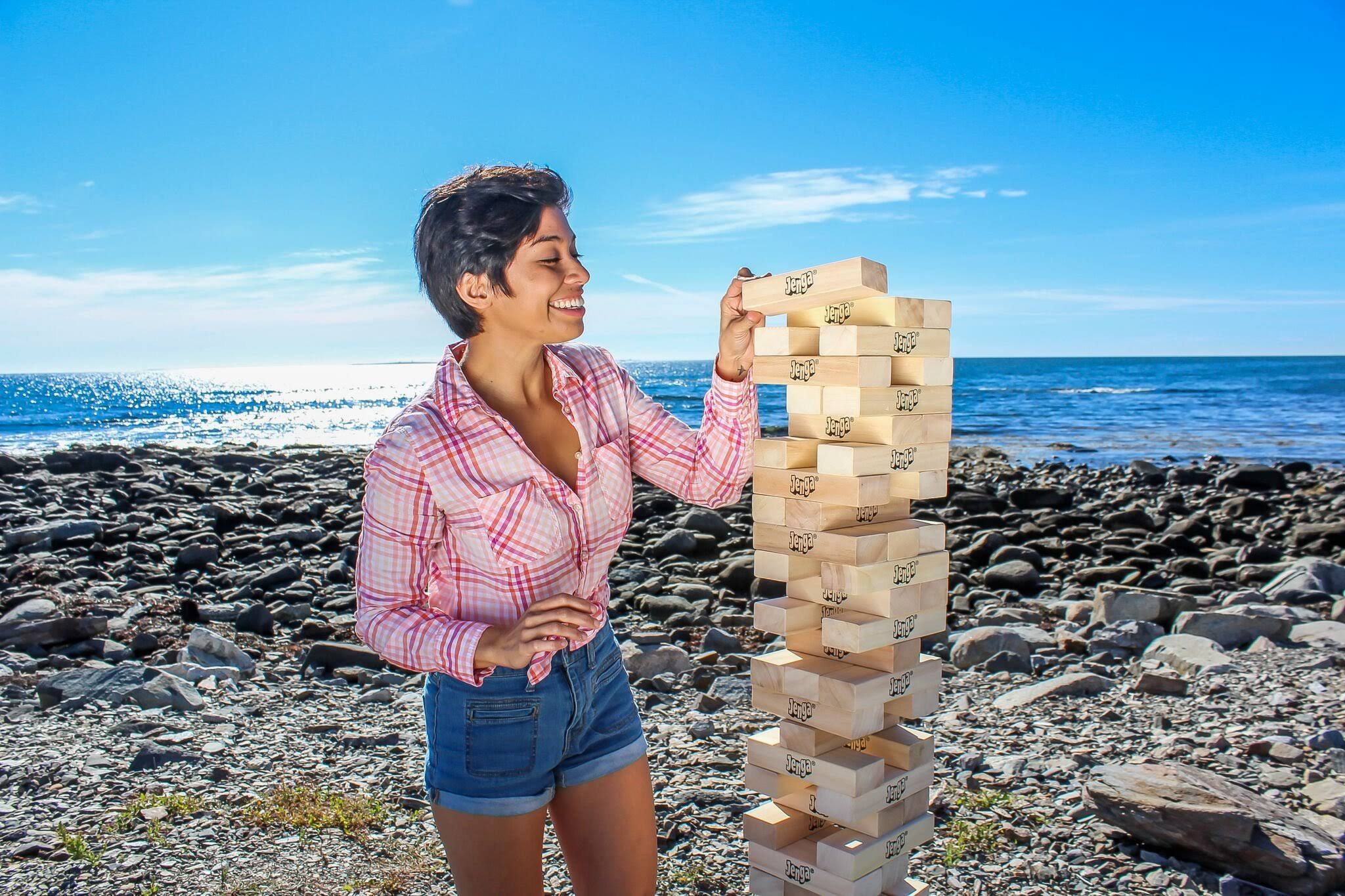 Jenga Giant JS7 (Stacks to Over 5 Feet) Precision-Crafted, Premium Hardwood Game with Heavy-Duty Carry Bag (Authentic Jenga Bran