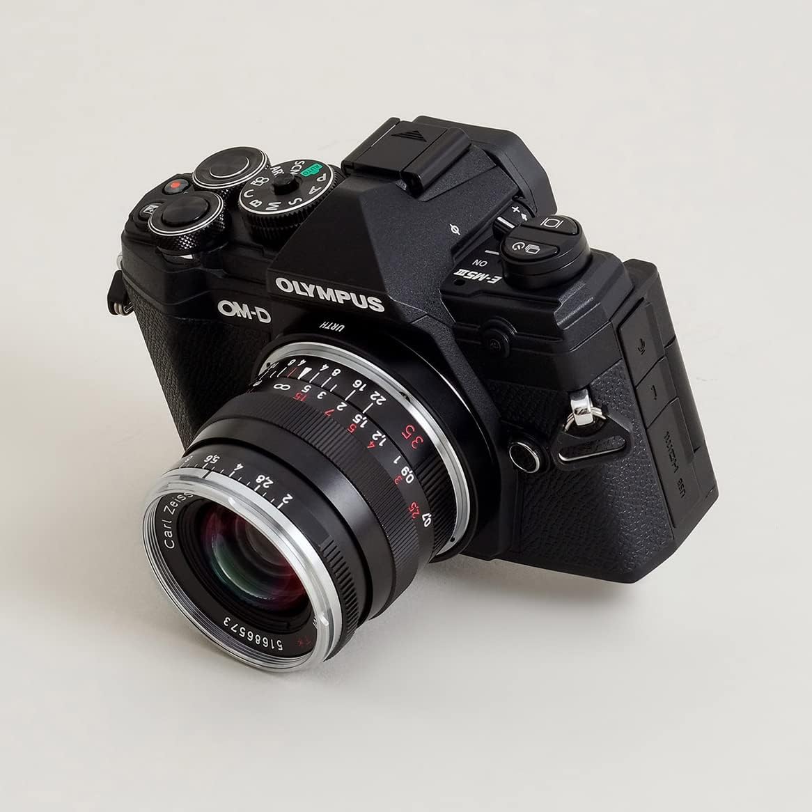 Urth Lens Mount Adapter: Compatible with Olympus OM Lens to Micro Four Thirds (M4/3) Camera Body
