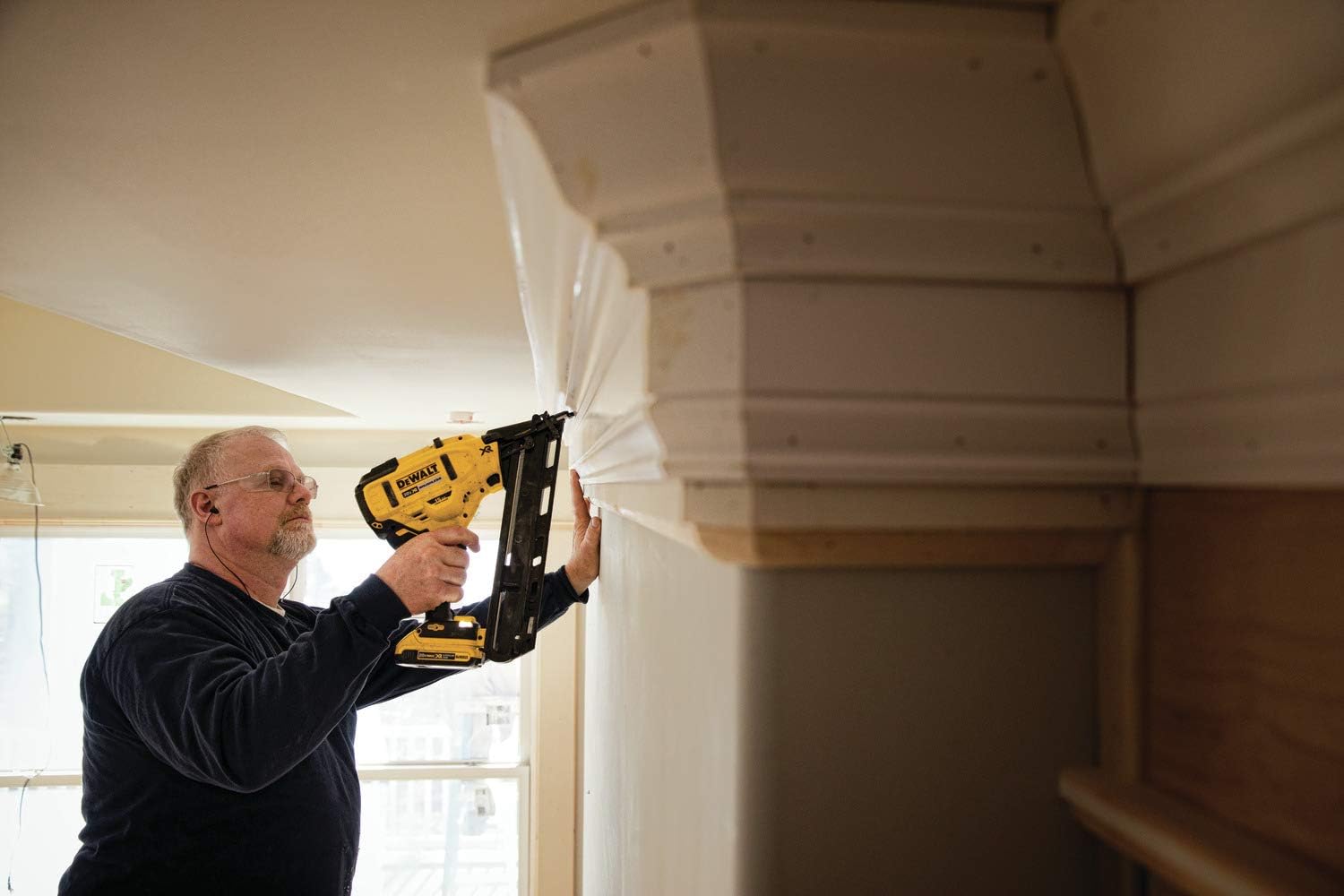 DEWALT DCN650D1 20V MAX XR 15 GA Cordless Angled Finish Nailer Kit