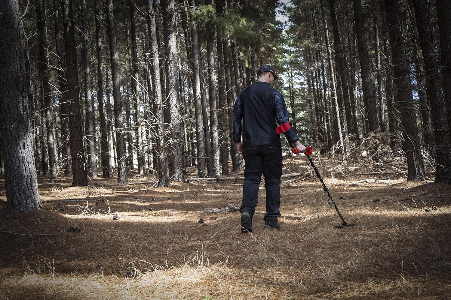 Minelab Vanquish 540 Multi-Frequency Pinpointing Metal Detector for Adults with Iron Bias & V12 12"x9" Double-D Waterproof Coil (4 Detect Modes, Wired Headphones & Rain Cover Included)