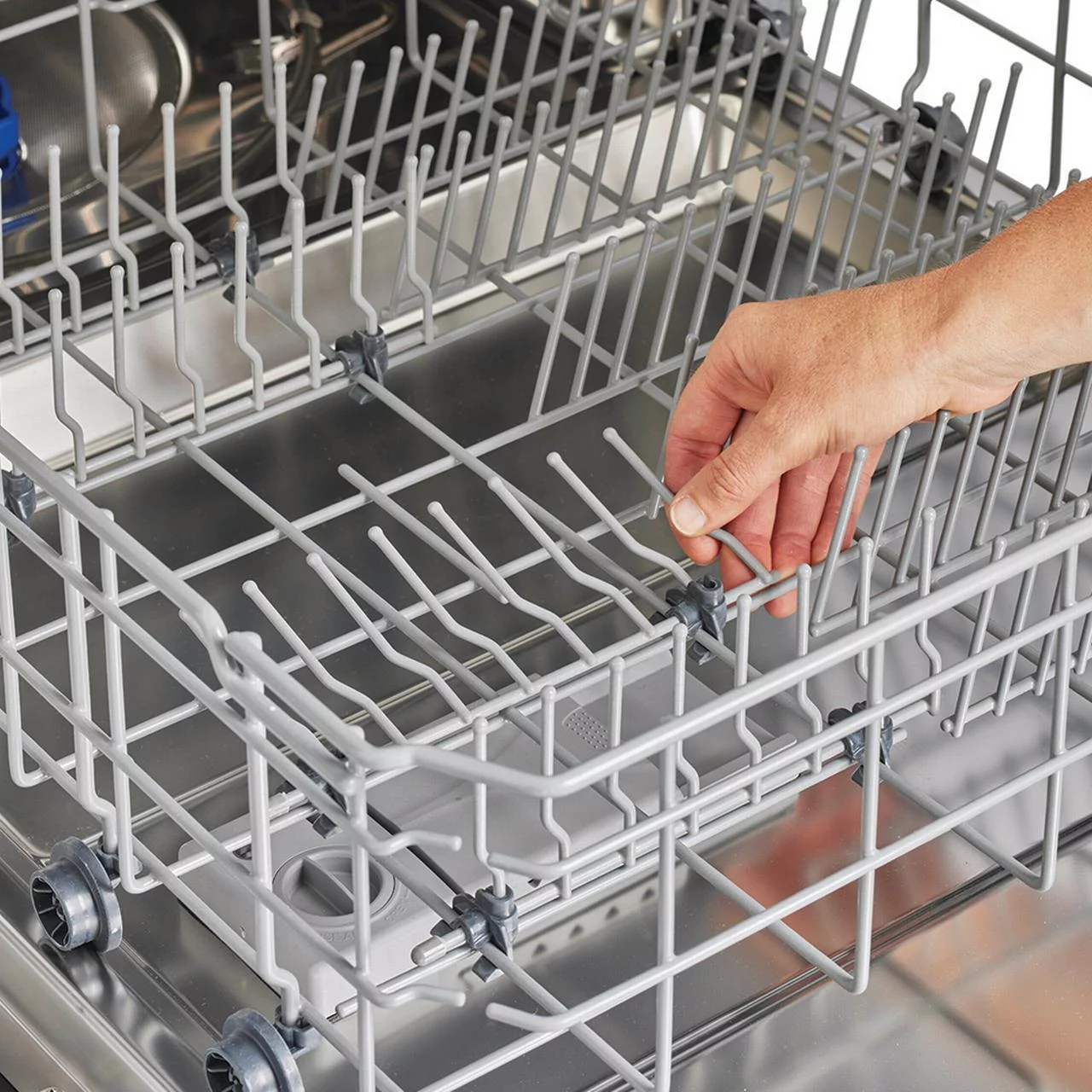 Unique Appliances Classic Retro 24" Built-in Dishwasher with Stainless Steel Tub and LED Lighting