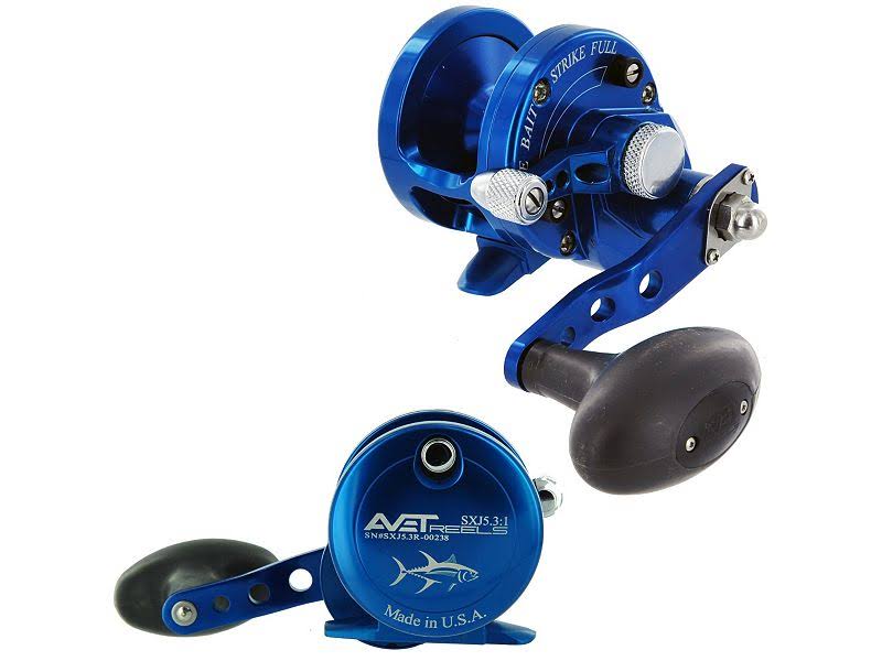 Avet SXJ 6/4 2-Speed Lever Drag Casting Reel - Red