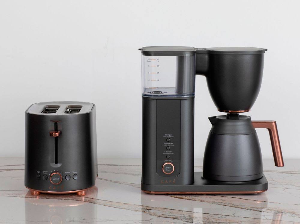 Cafe Express Finish Matte Black 2-Slice Toaster