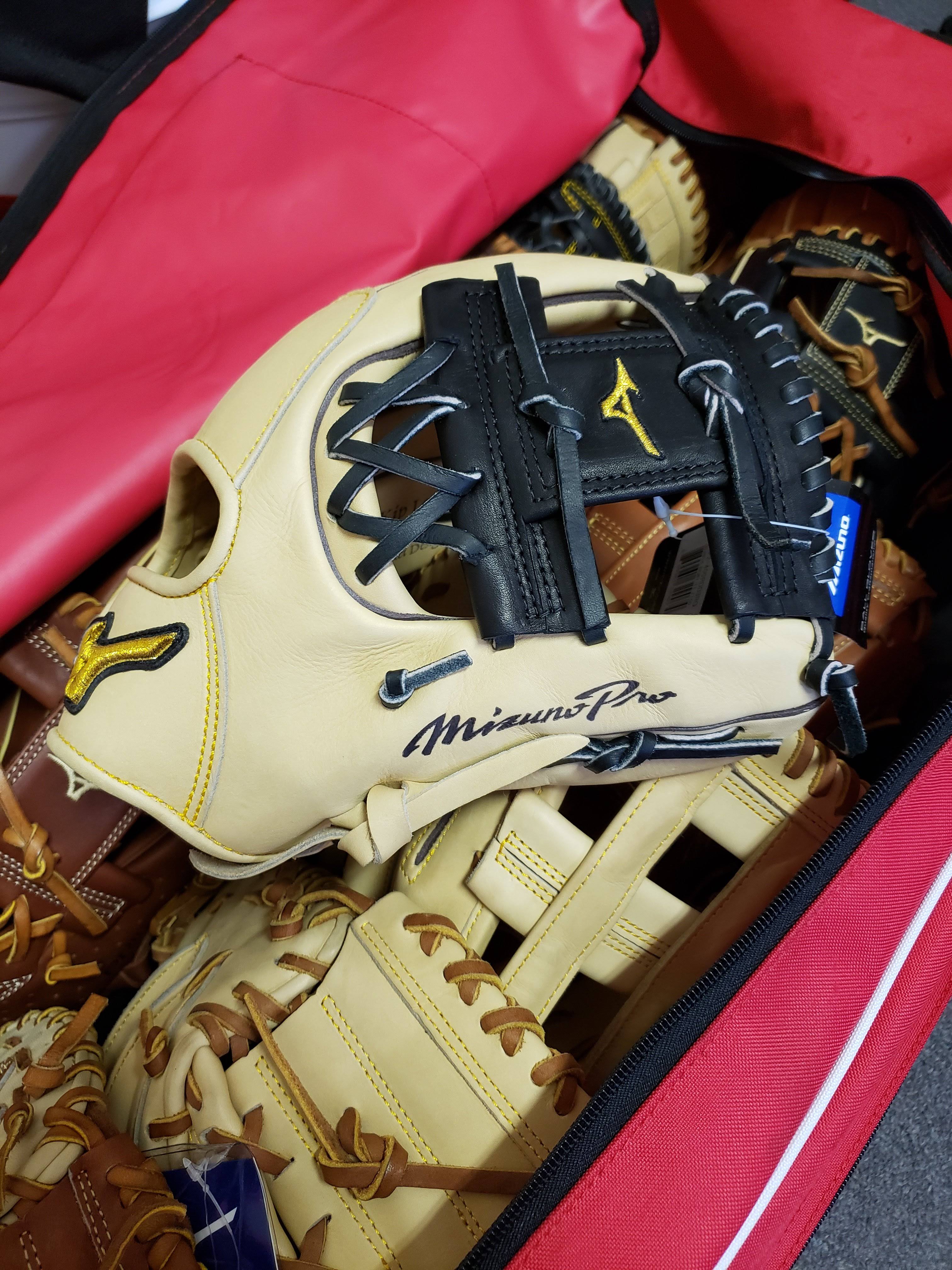 Mizuno Pro Infield 11.5x22 Baseball Glove - Regular Pocket