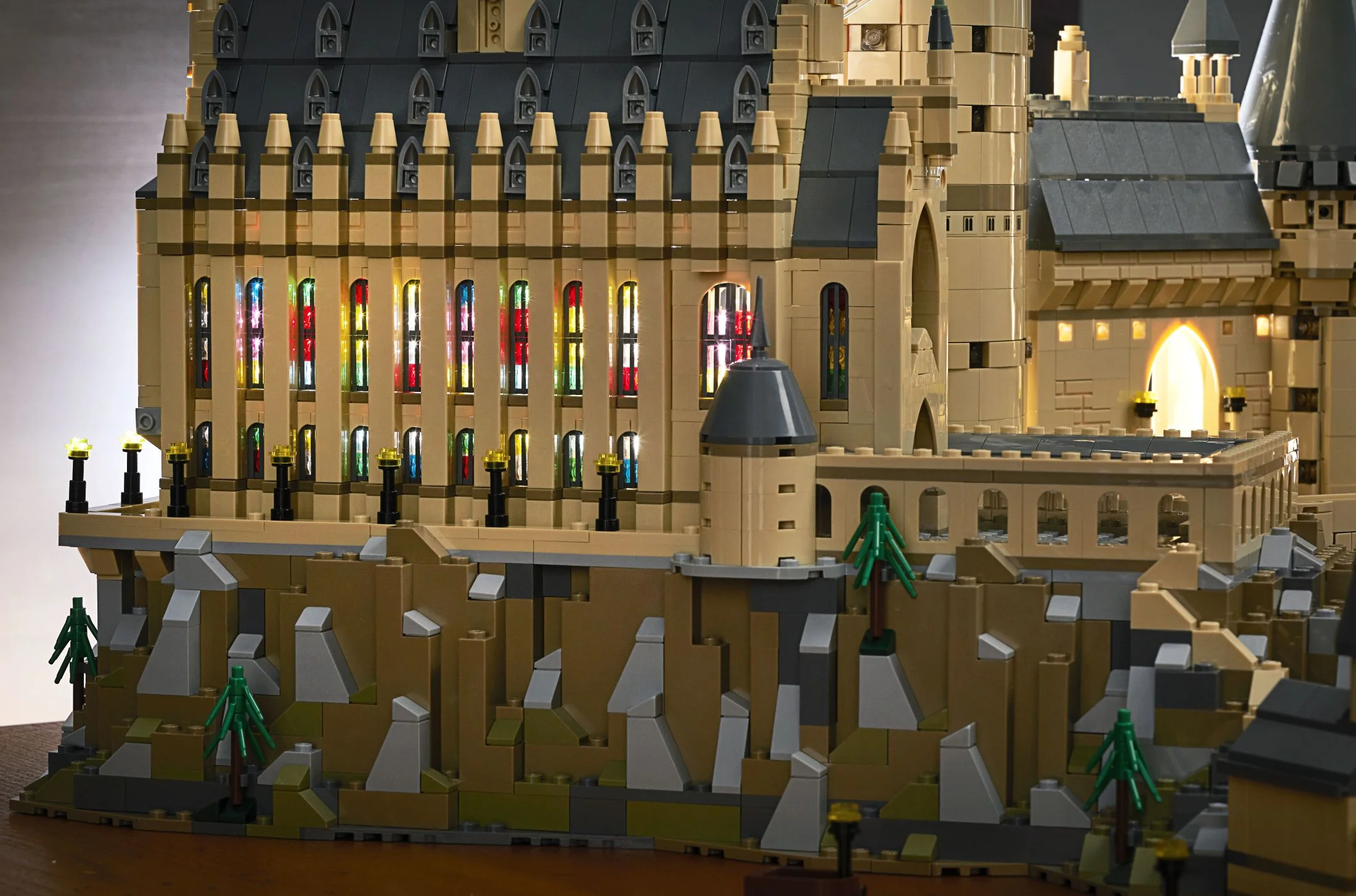 LEGO Harry Potter Hogwarts Castle 71043 Building Set - Model Kit with Minifigures, Featuring Wand, Boats, and Spider Figure, Gryffindor and Hufflepuff Accessories, Collectible for Adults and Teens