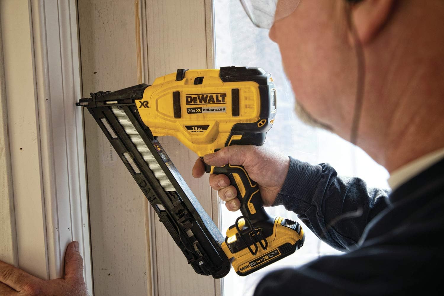 DEWALT DCN650D1 20V MAX XR 15 GA Cordless Angled Finish Nailer Kit