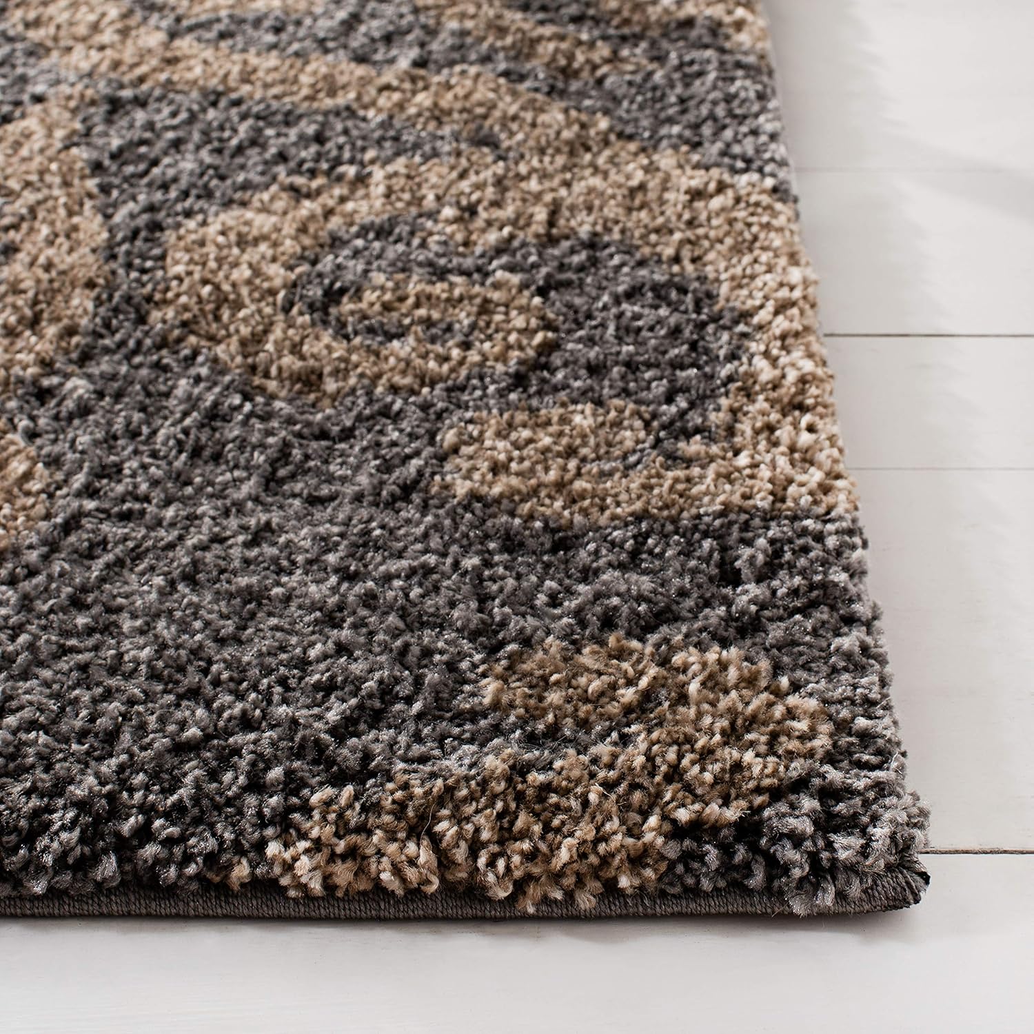 SAFAVIEH Florida Shag Collection Area Rug - 5'3" x 7'6", Grey & Beige, Damask Design, Non-Shedding & Easy Care, 1.2-inch Thick Ideal for High Traffic Areas in Living Room, Bedroom (SG462-8013)