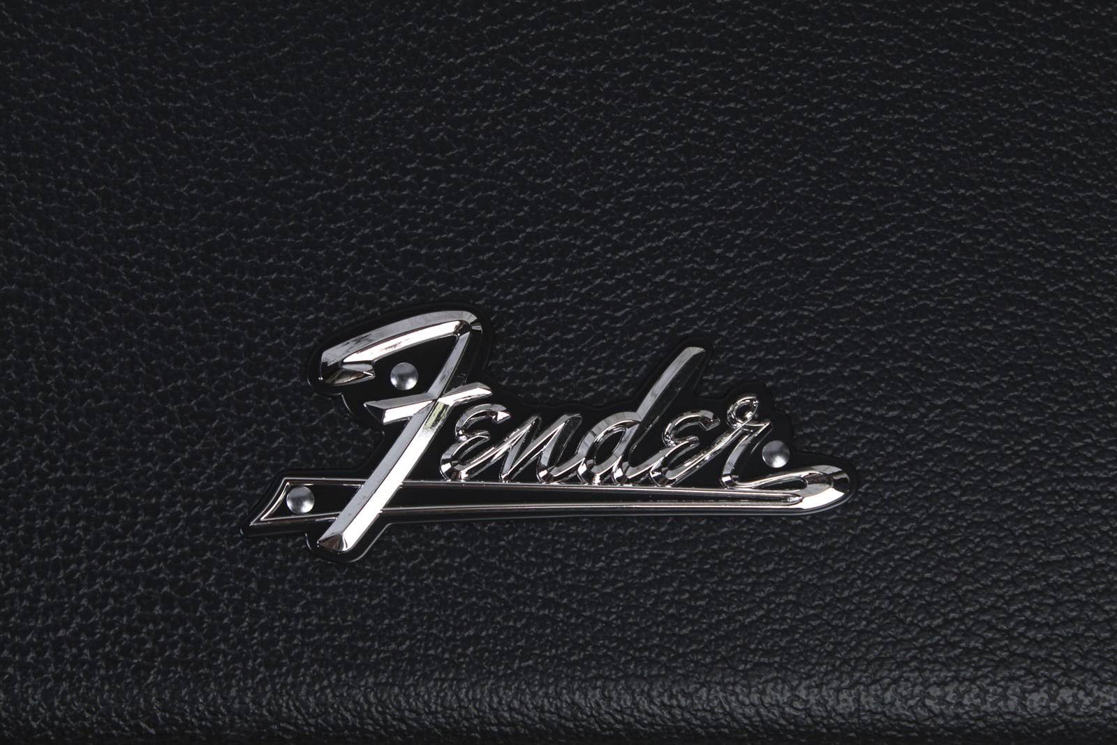 Fender Classic Series Wood Case - Precision Bass /Jazz Bass , Black