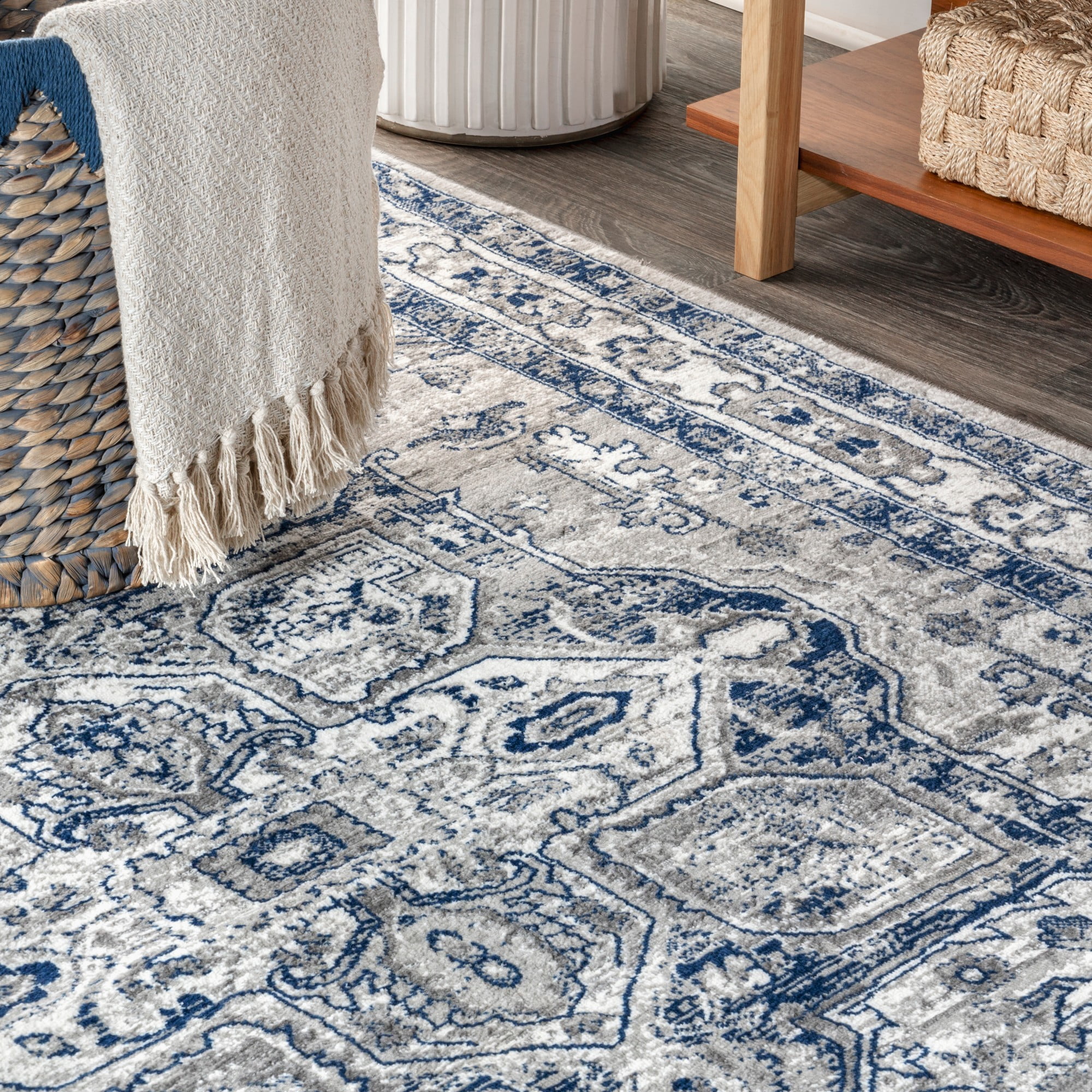 Modern Vintage Medallion Light Grey/Navy 4 ft. x 6 ft. Area Rug