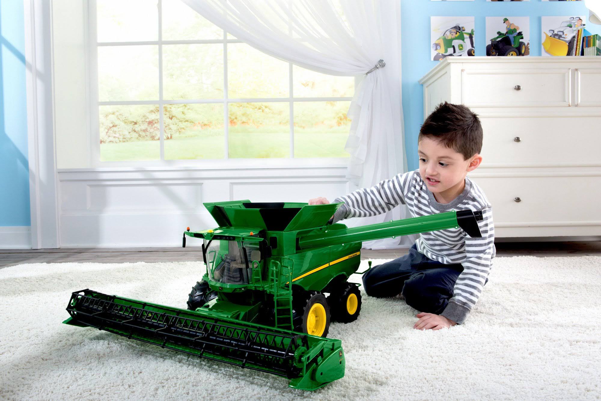 John Deere TBEK46070 Big Farm S670 Combine, 1:16 Scale