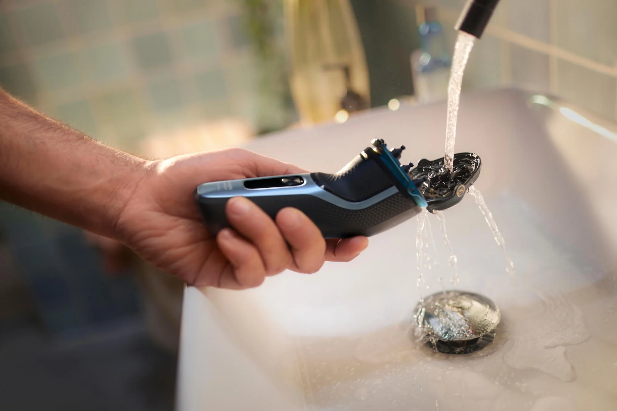 Philips Norelco Shaver 3600, Rechargeable Wet & Dry Electric Shaver with Pop-Up Trimmer and Storage Pouch