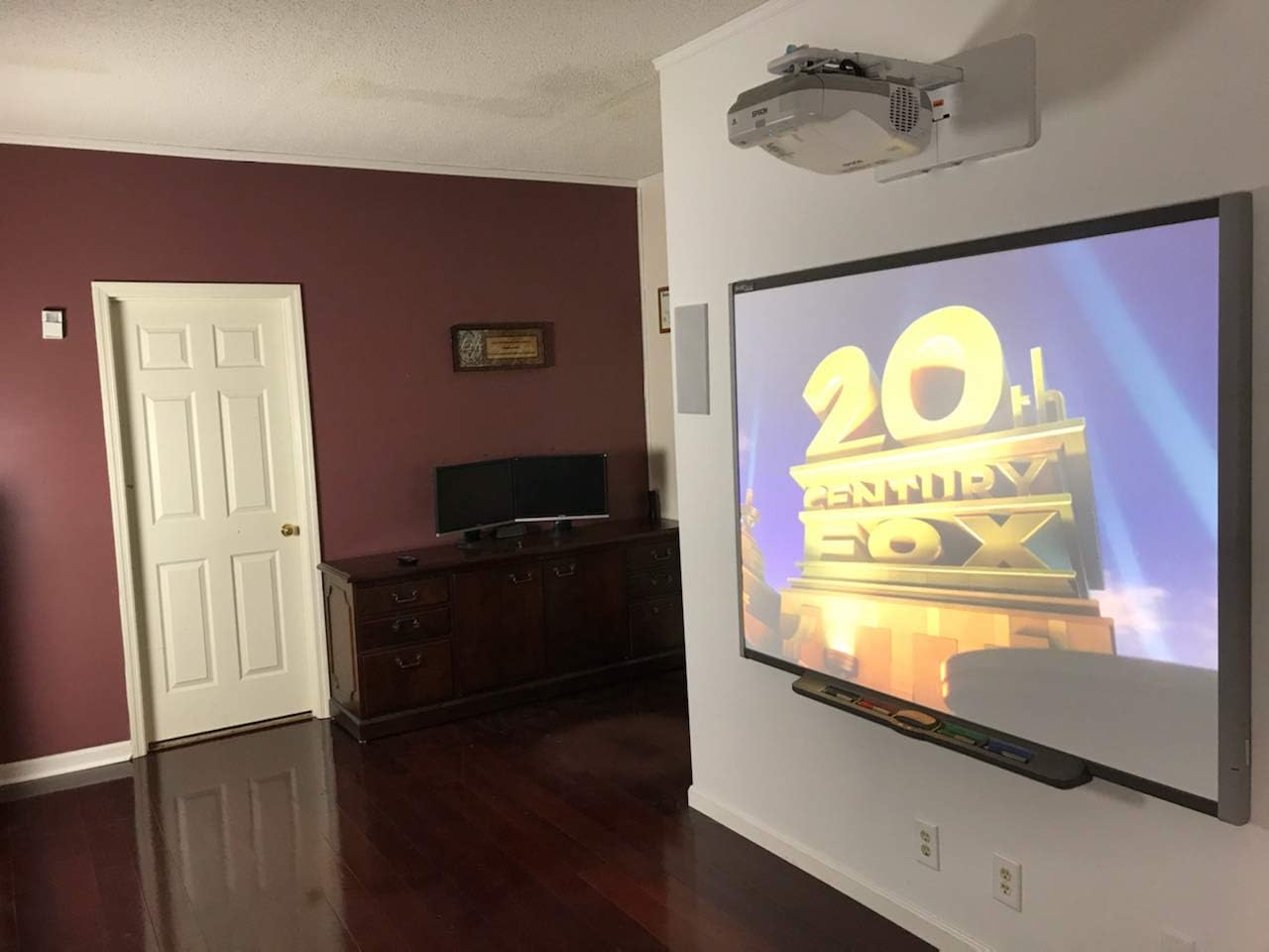 Interactive Smart Board with UST Projector for Classroom/Collaboration Presentation and Meetings